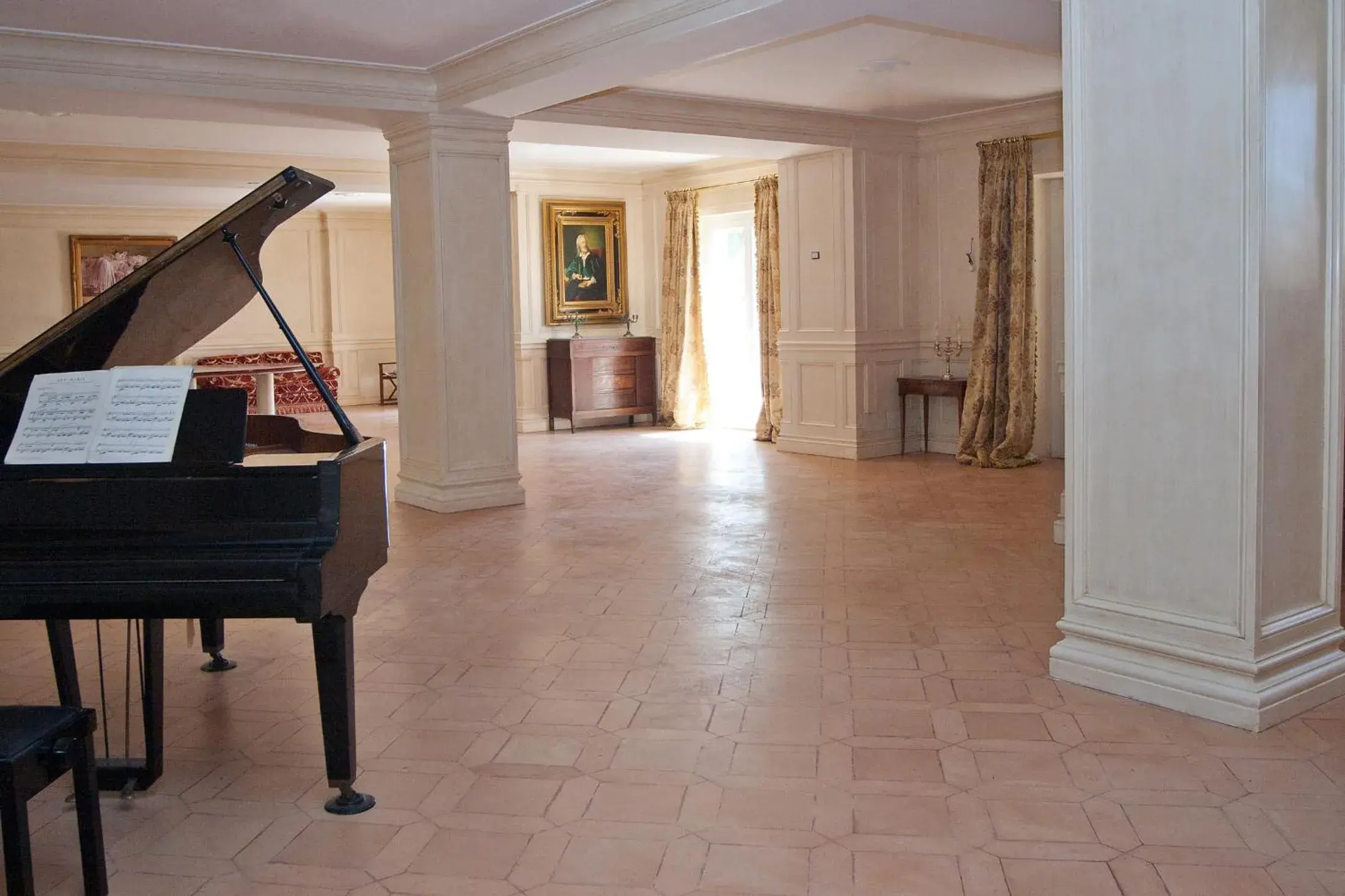 Lounge or bar in Villa Strampelli Lounge or bar in Villa Strampelli