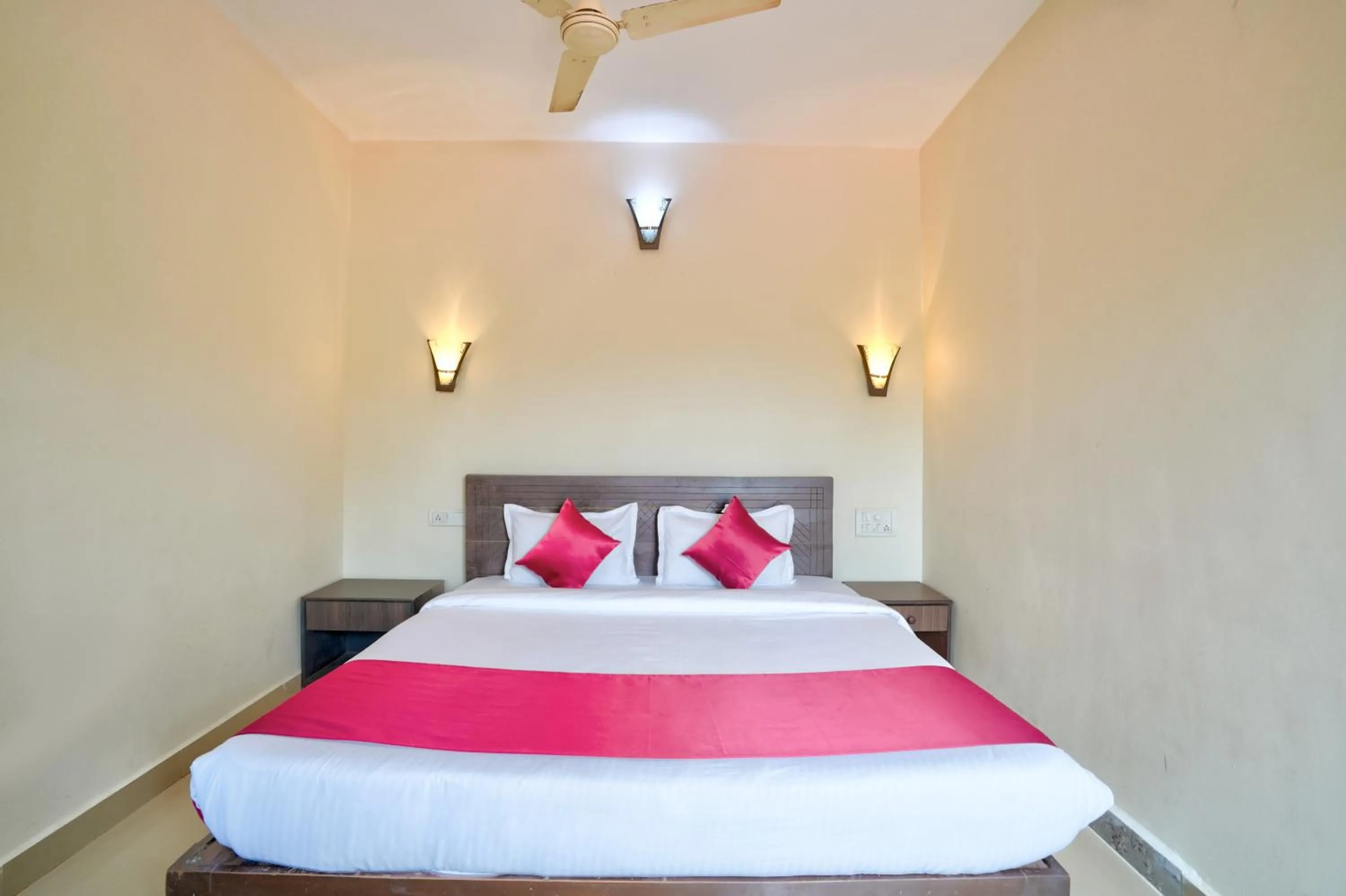 Bedroom, Bed in Hotel Salty Waves Baga