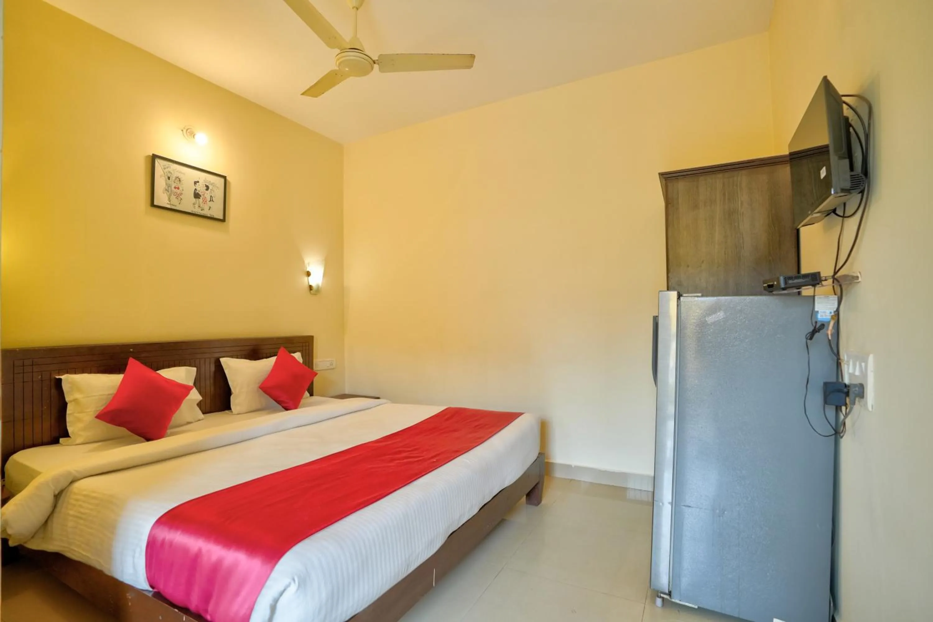 Bedroom, Bed in Hotel Salty Waves Baga