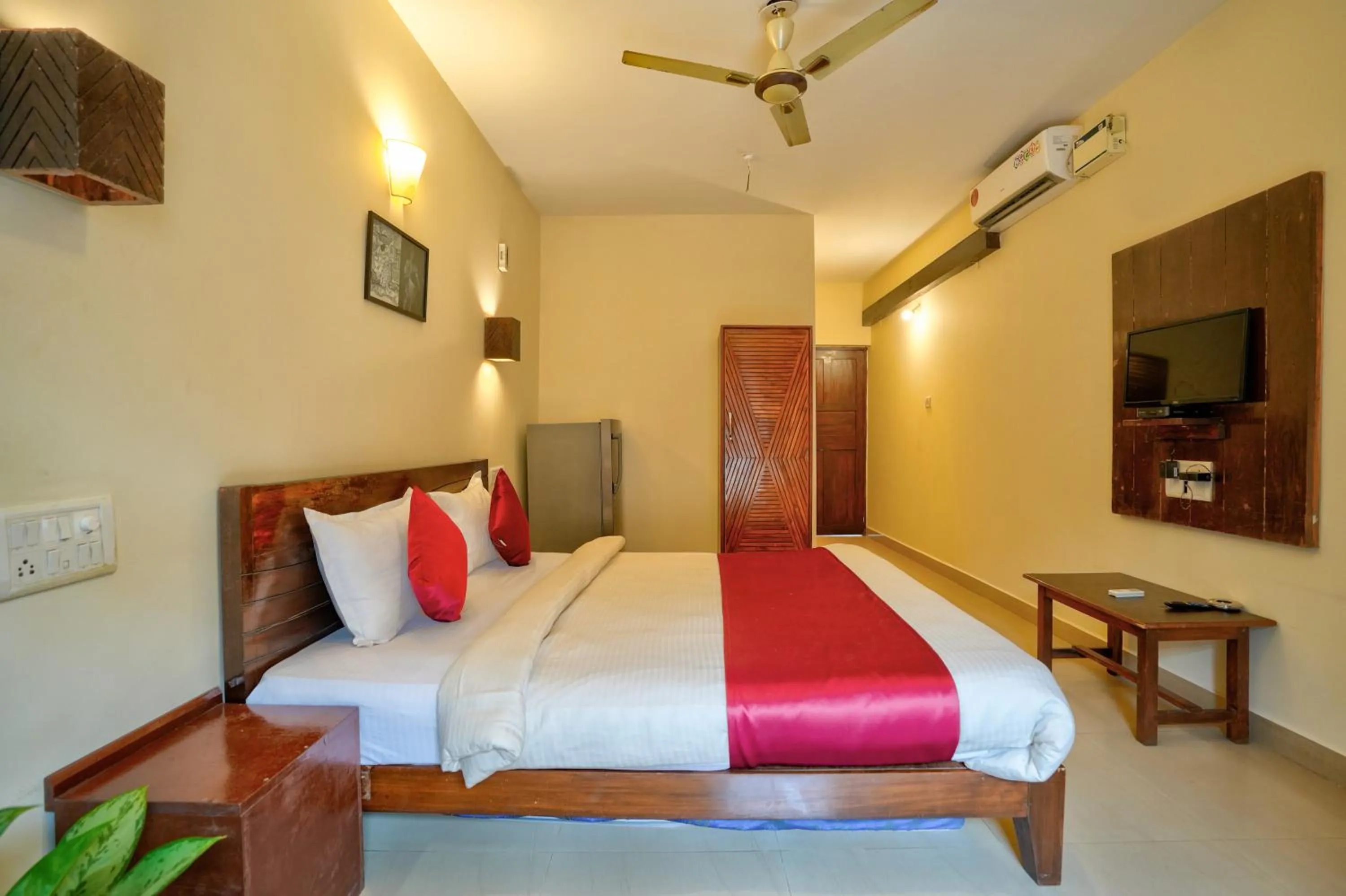 Bedroom, Bed in Hotel Salty Waves Baga