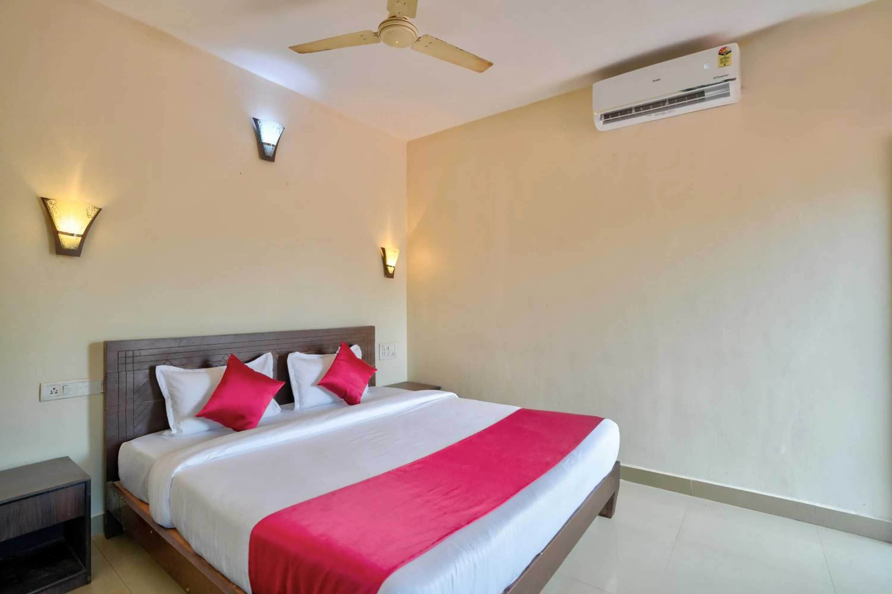 Bedroom, Bed in Hotel Salty Waves Baga