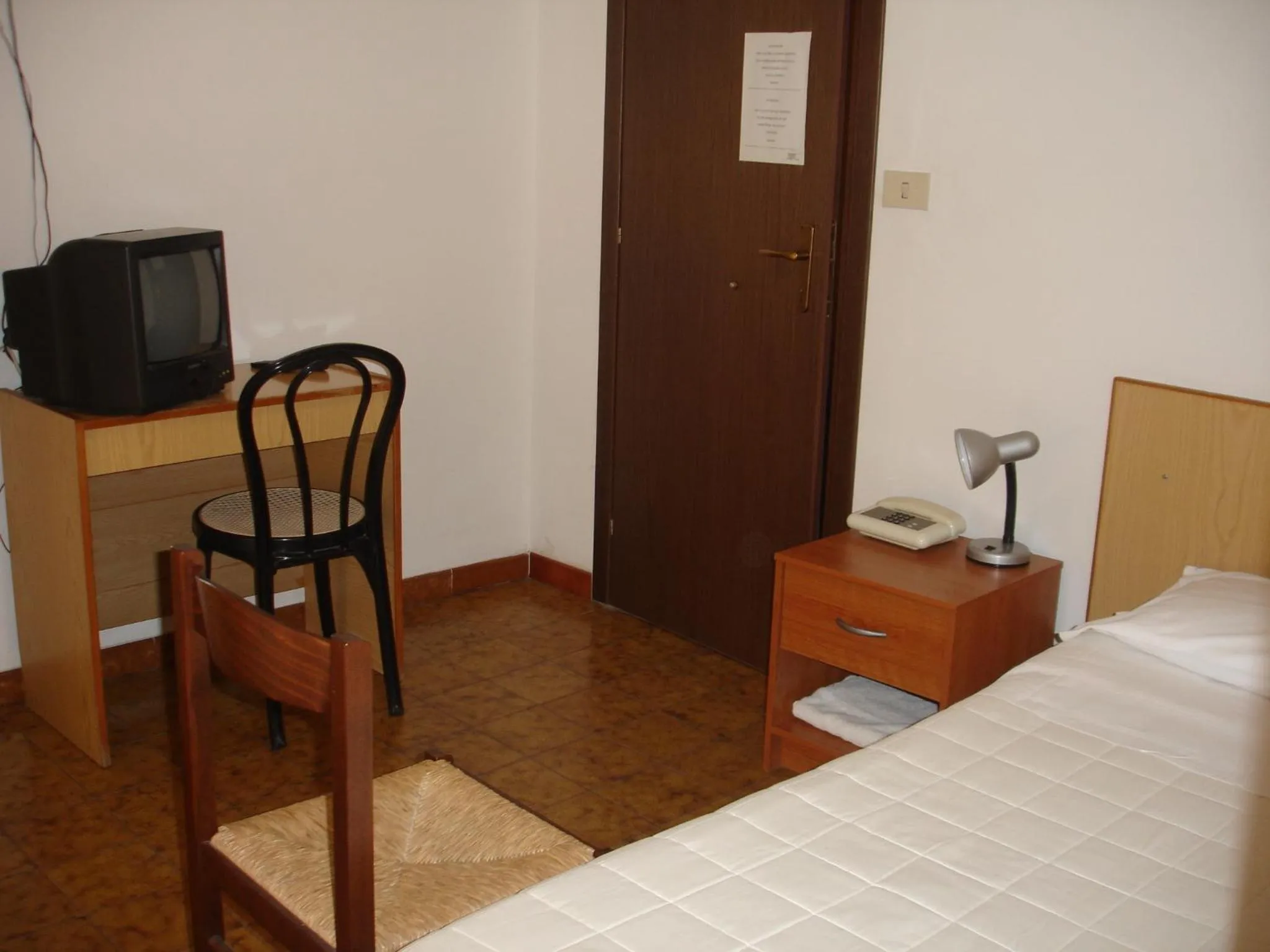 Photo of the whole room in Hotel La Rusticana