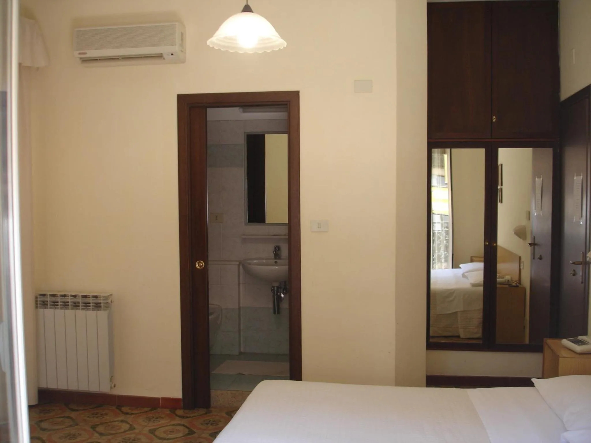 Photo of the whole room in Hotel La Rusticana