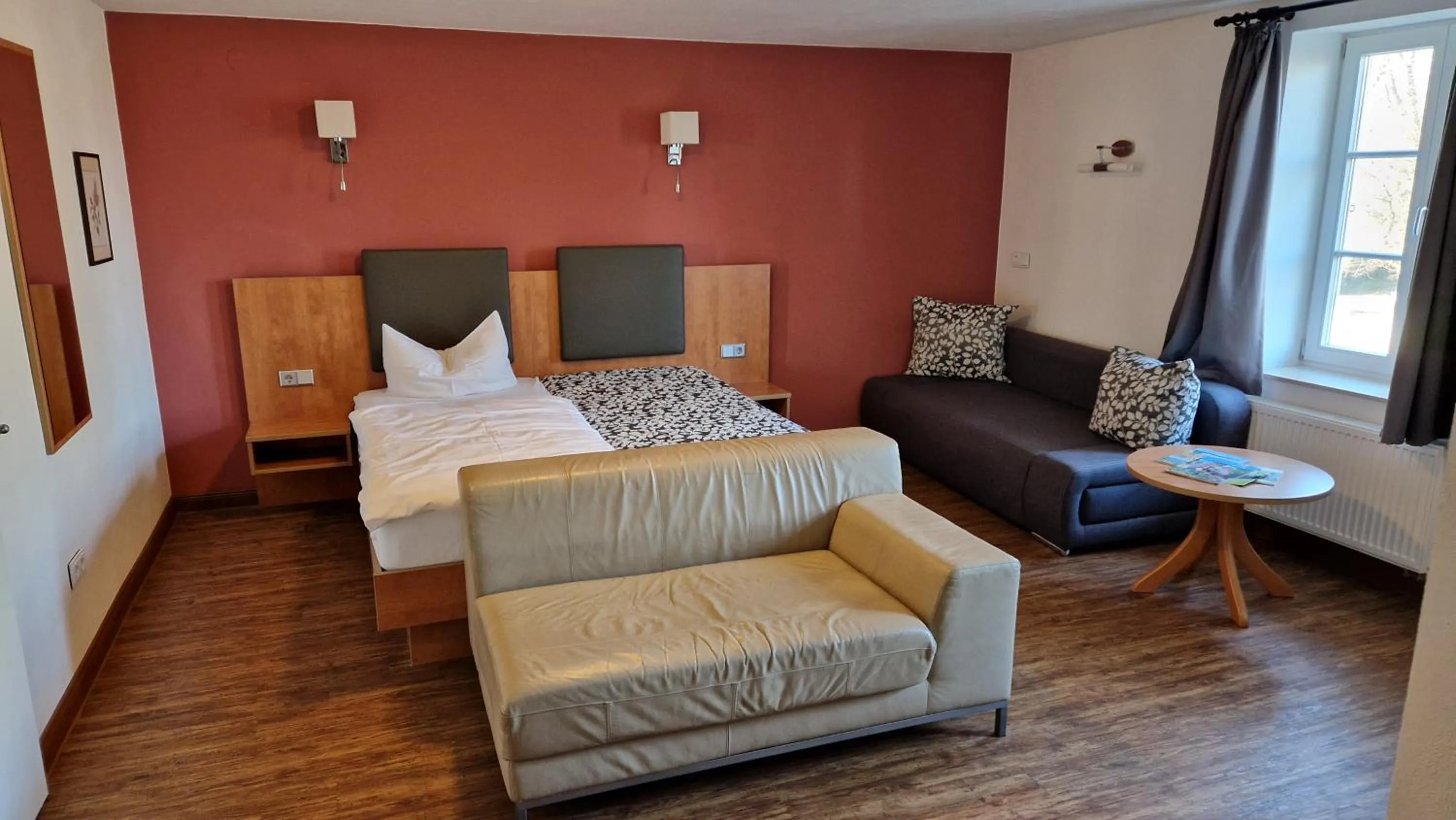 Seating area, Bed in Hotel Garni Demmel & Cie