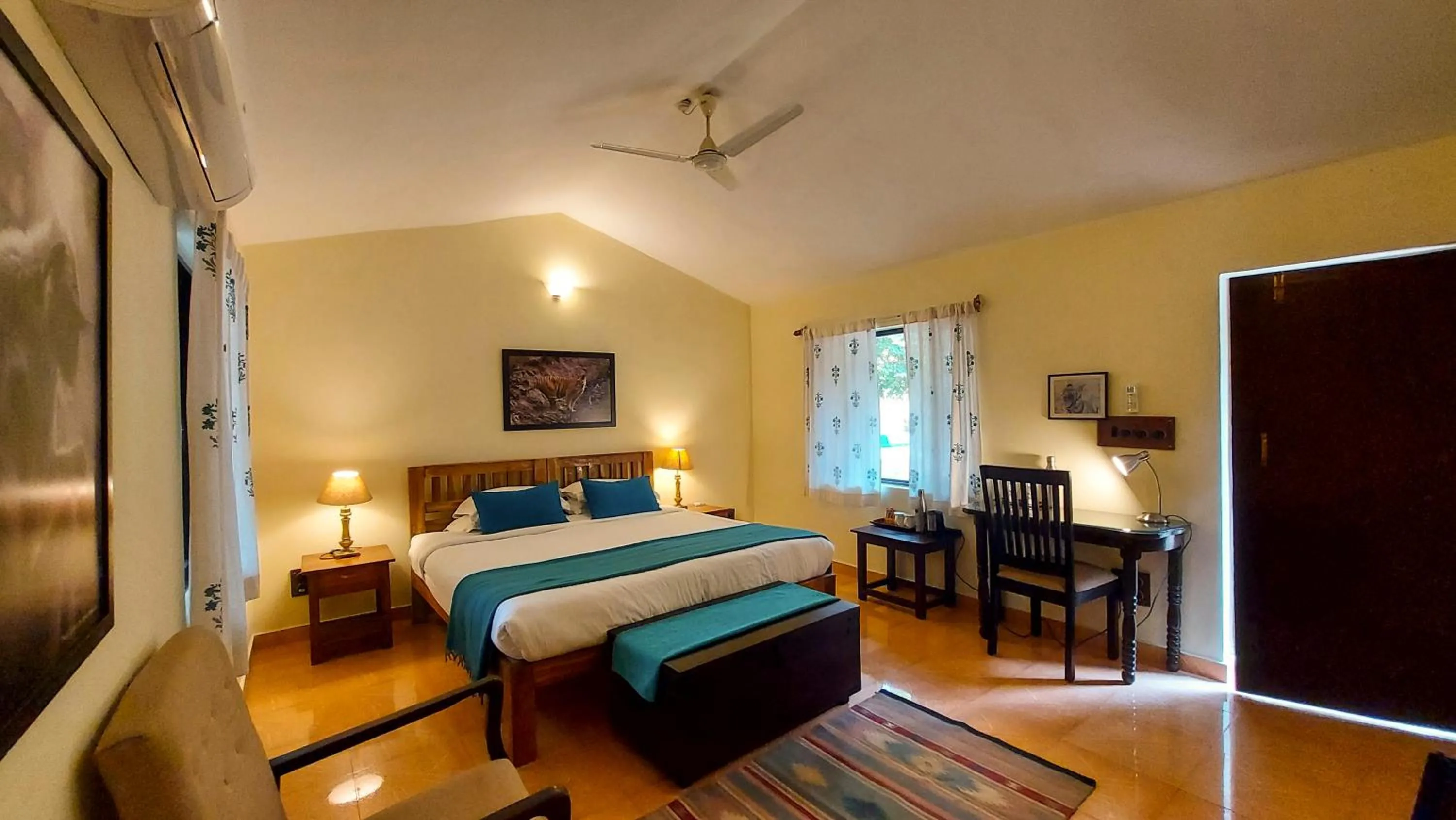 Photo of the whole room, Bed in Bandhavgarh Jungle Lodge