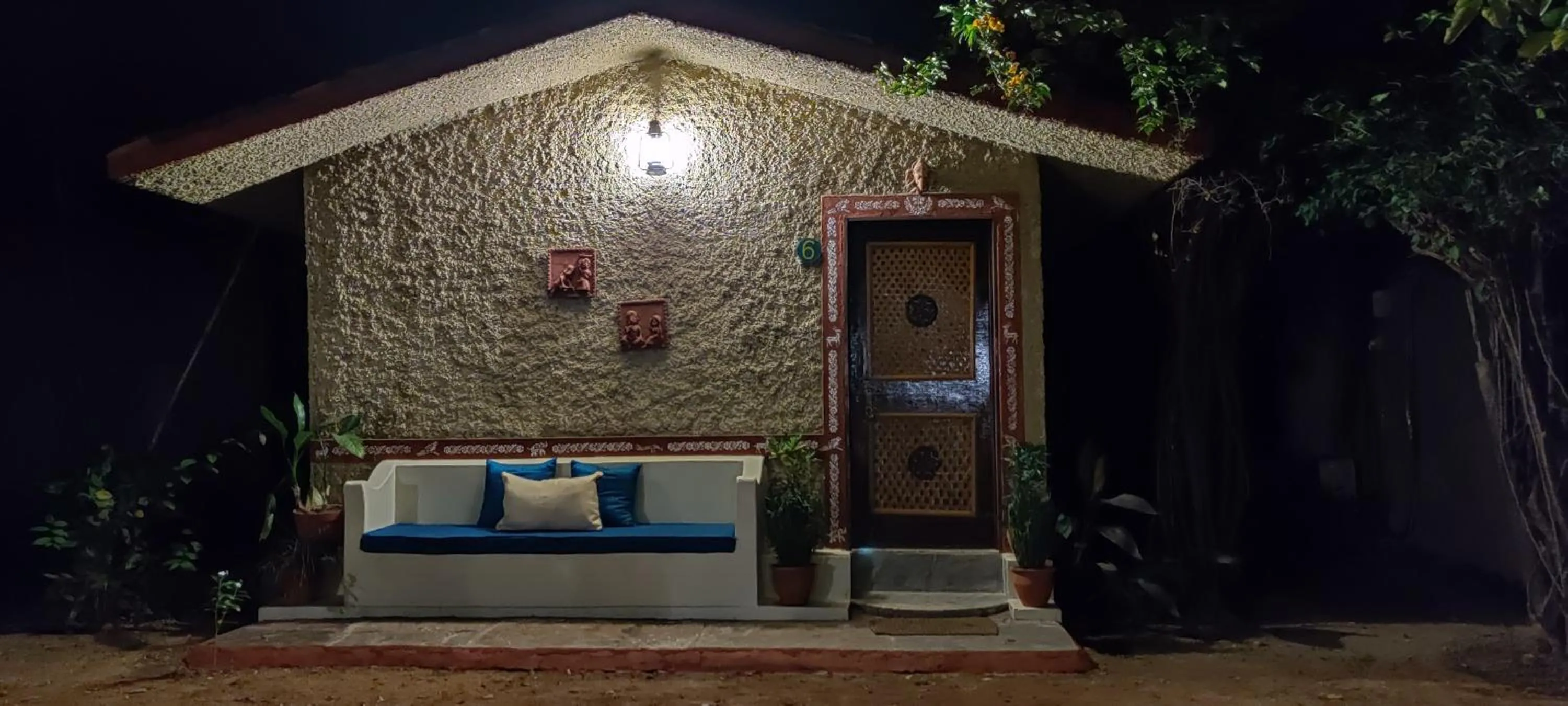 Facade/entrance in Bandhavgarh Jungle Lodge