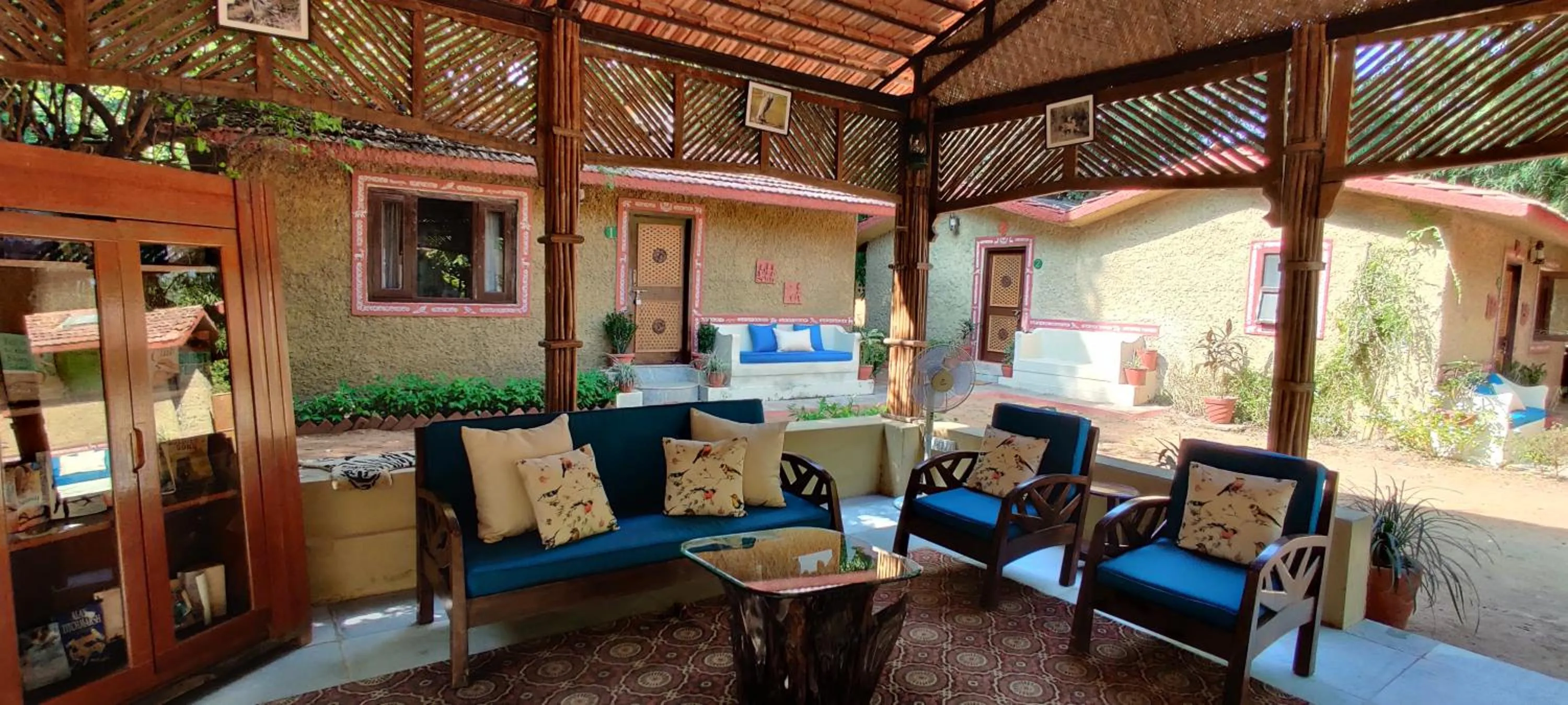 Restaurant/places to eat in Bandhavgarh Jungle Lodge