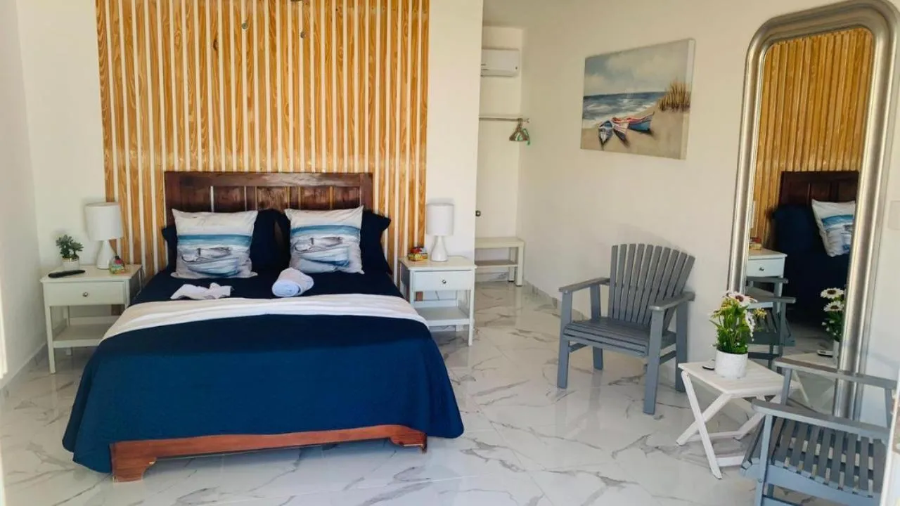 Standard Queen Room - single occupancy in La Isla Bonita