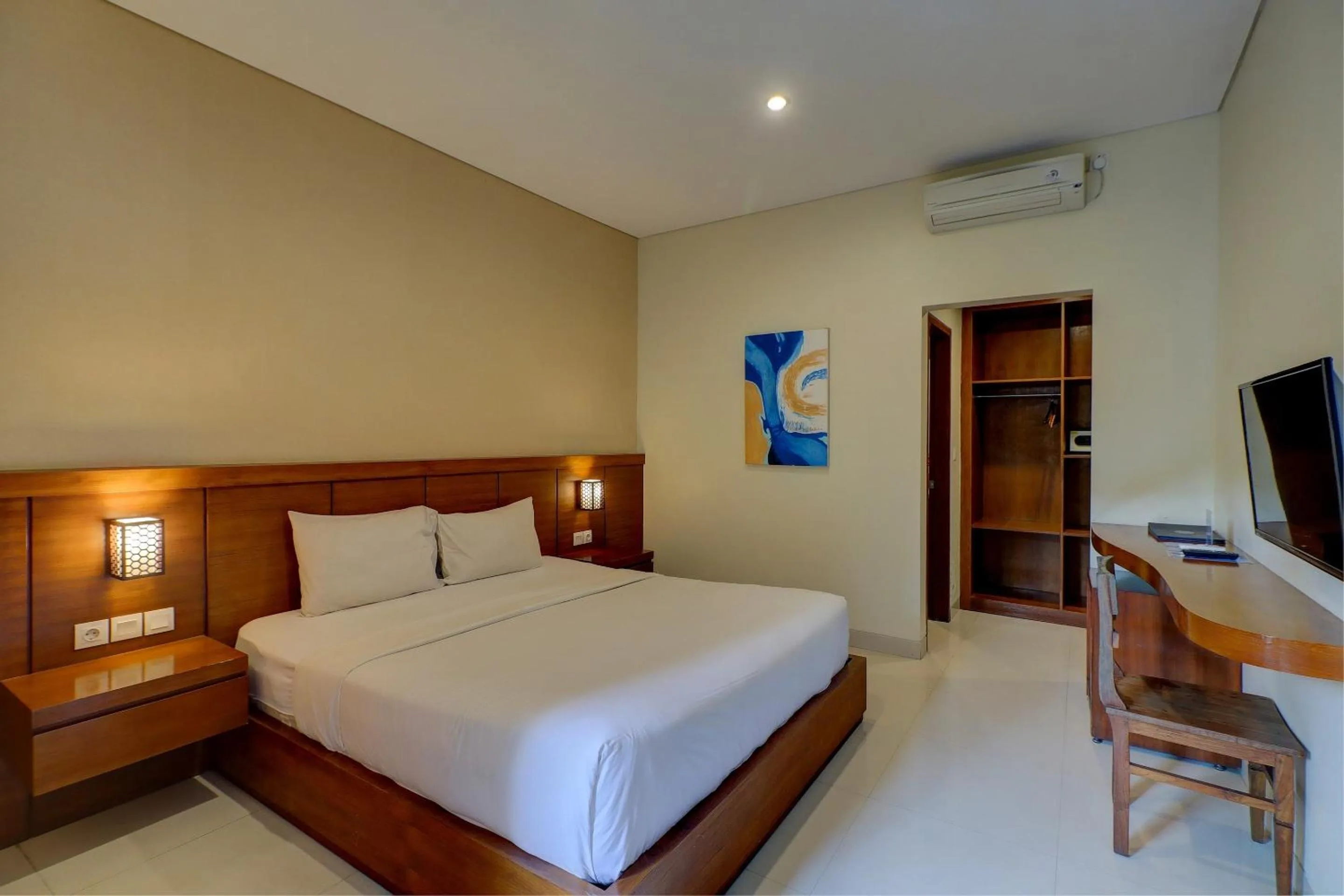 Bedroom in OYO Life 92852 Singgah Hotel Legian