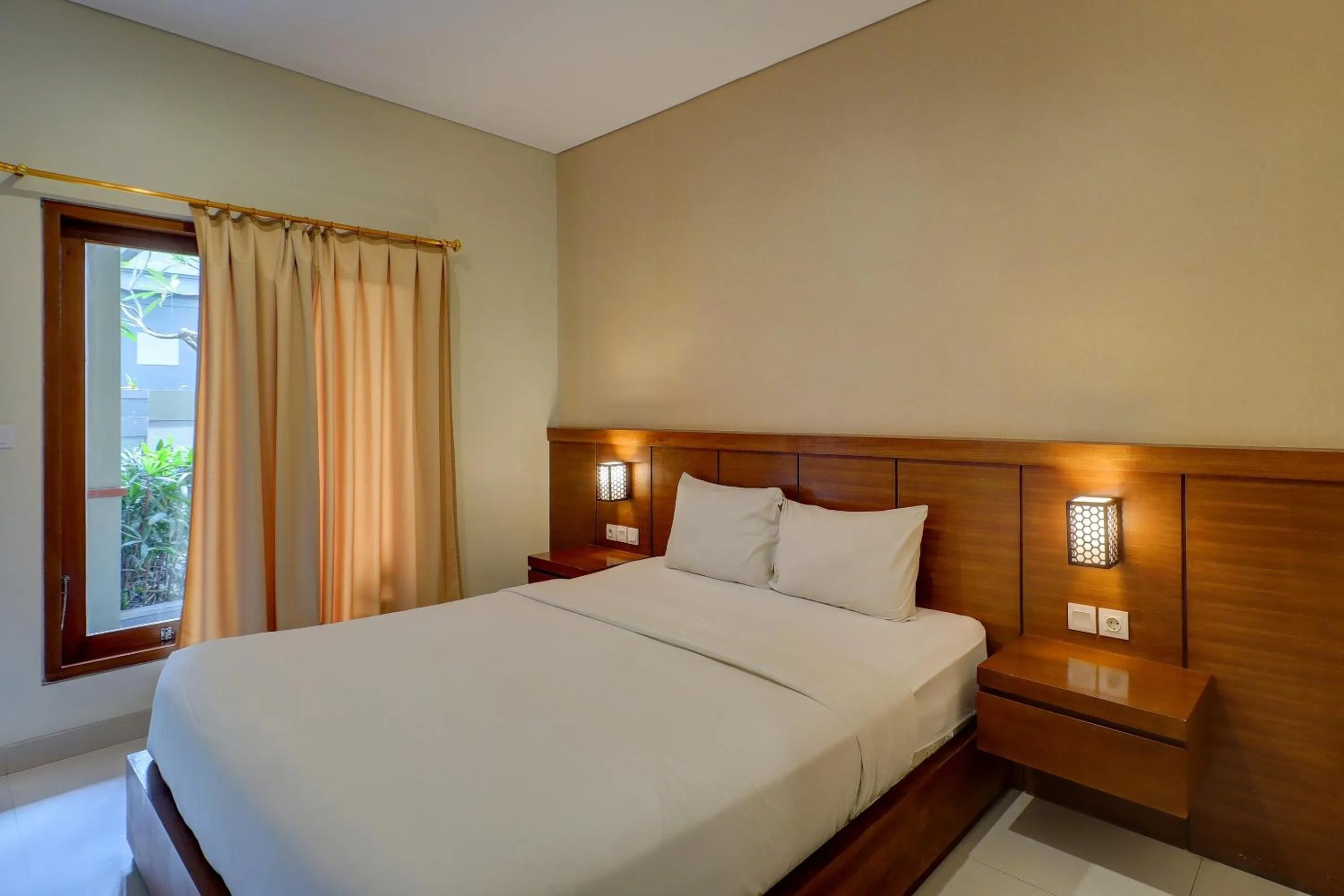 Bedroom in OYO Life 92852 Singgah Hotel Legian