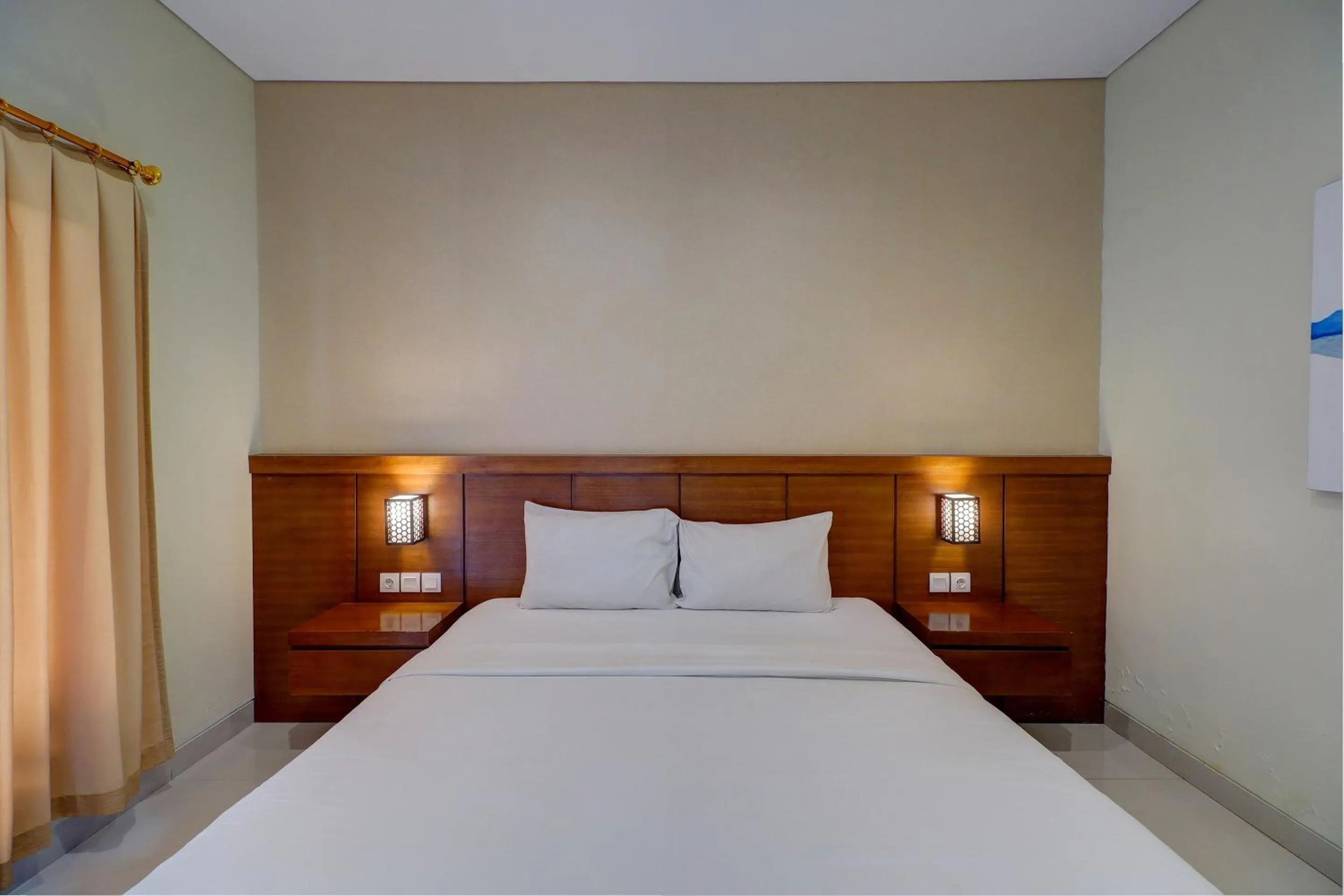 Bedroom in OYO Life 92852 Singgah Hotel Legian