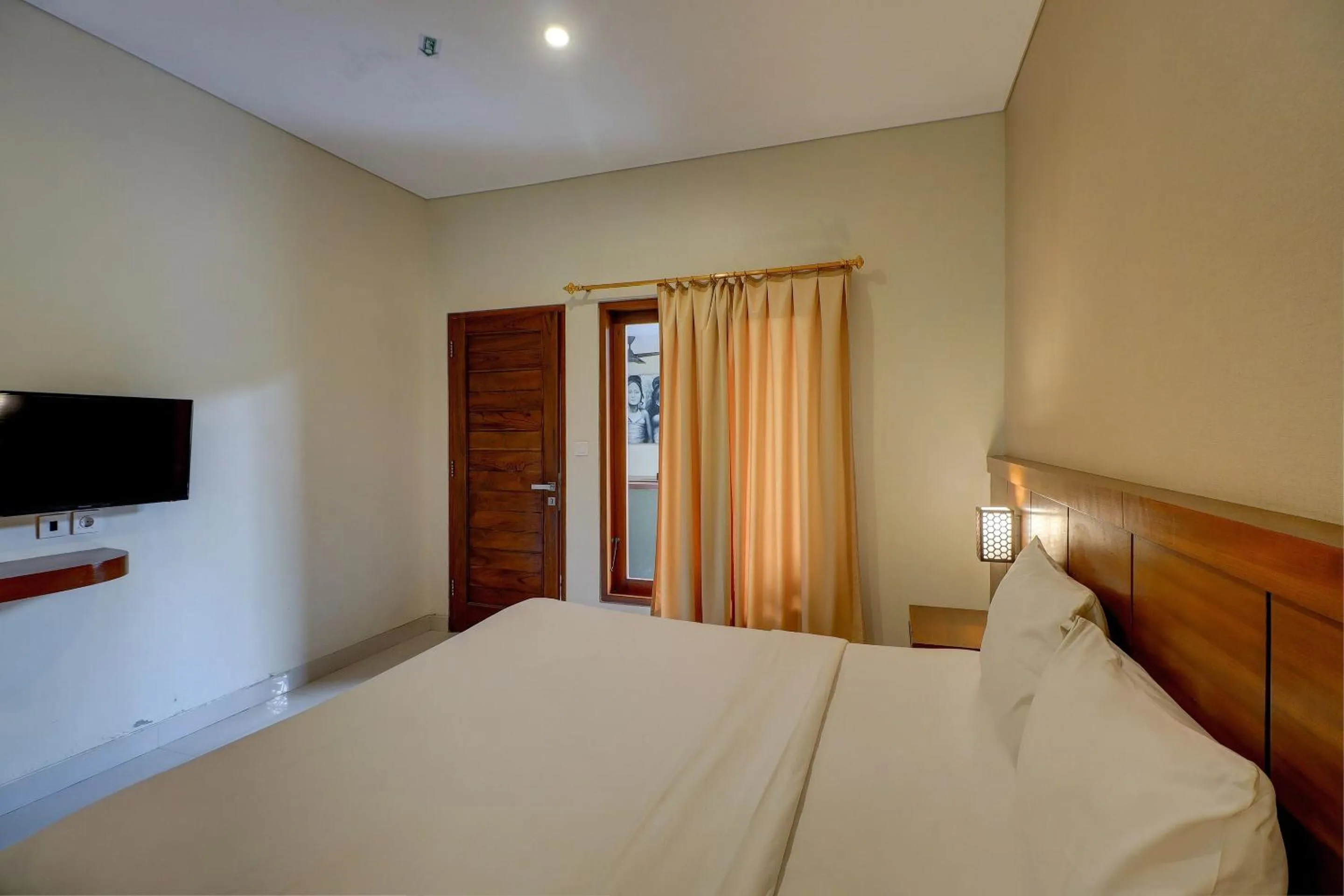 Bedroom in OYO Life 92852 Singgah Hotel Legian