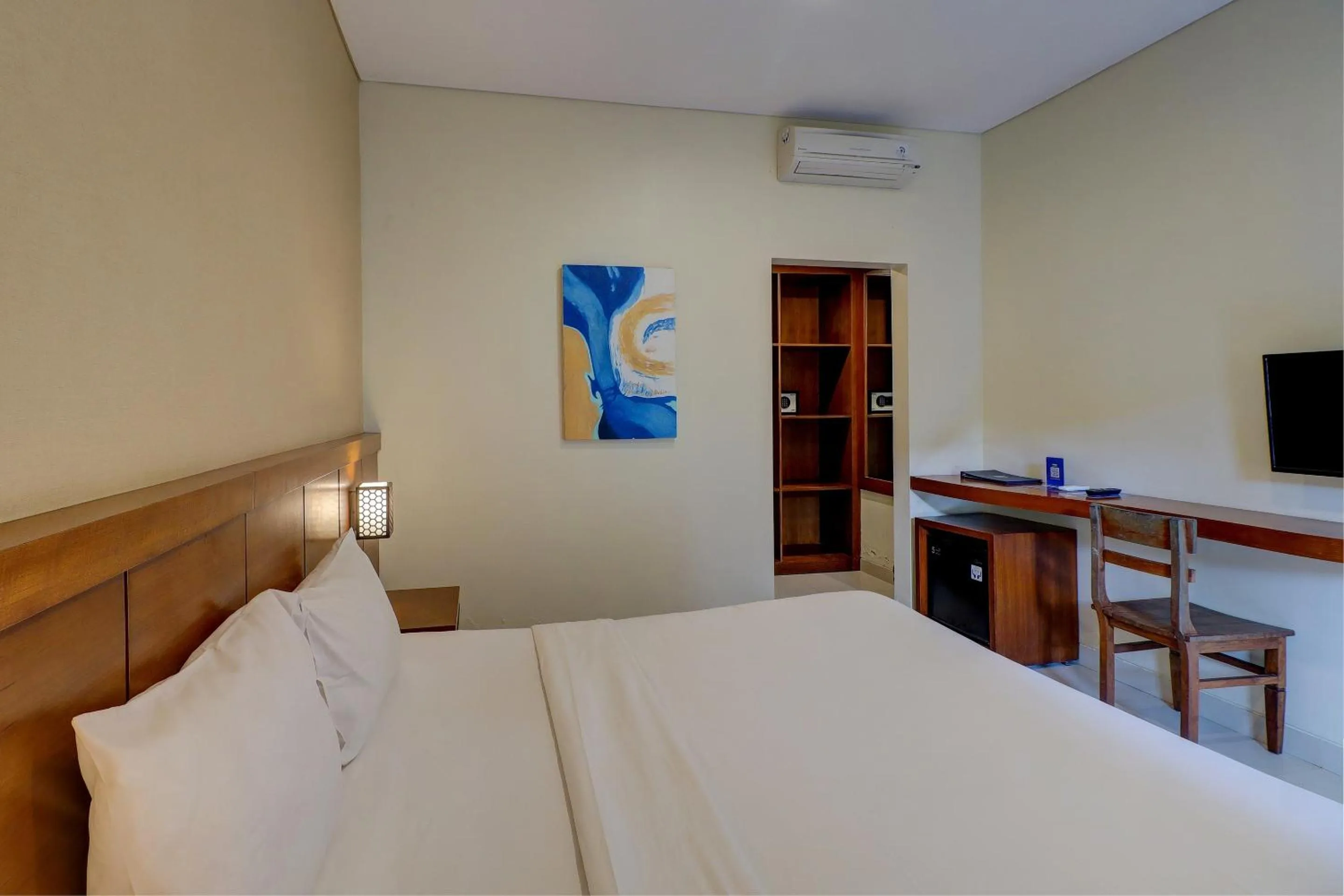 Bedroom in OYO Life 92852 Singgah Hotel Legian