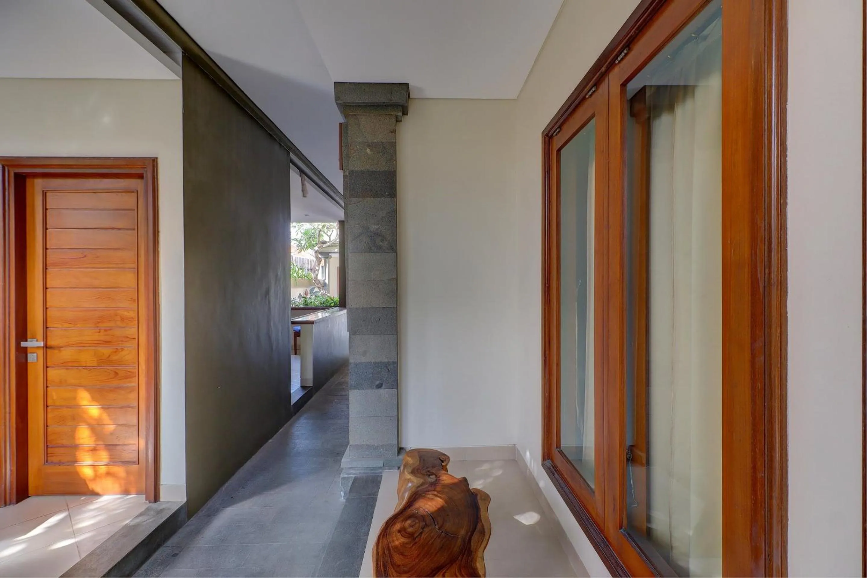 Lobby or reception in OYO Life 92852 Singgah Hotel Legian