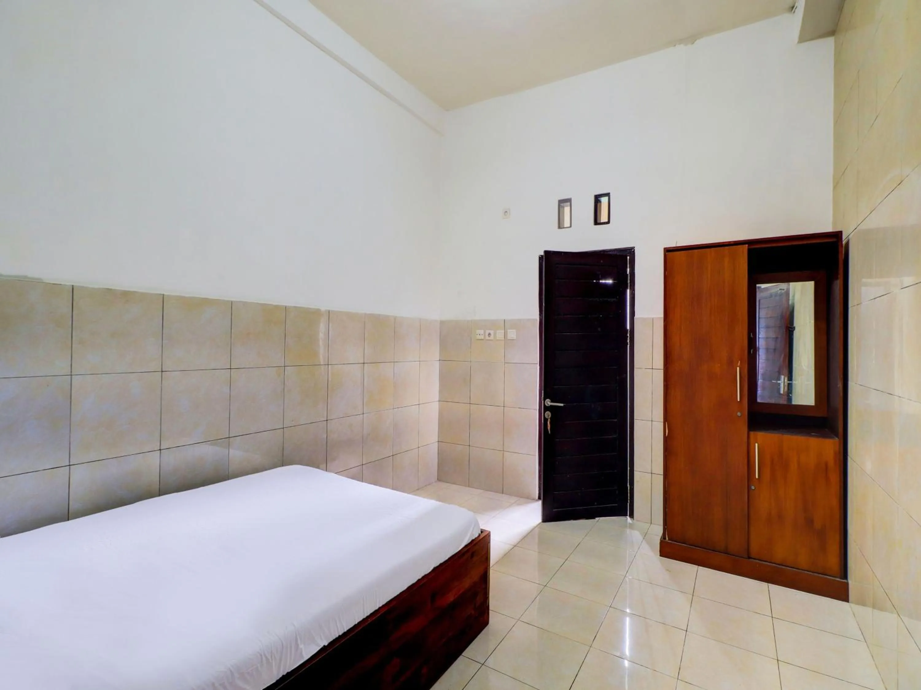 Bedroom, Bed in OYO Life 92841 Kos 88