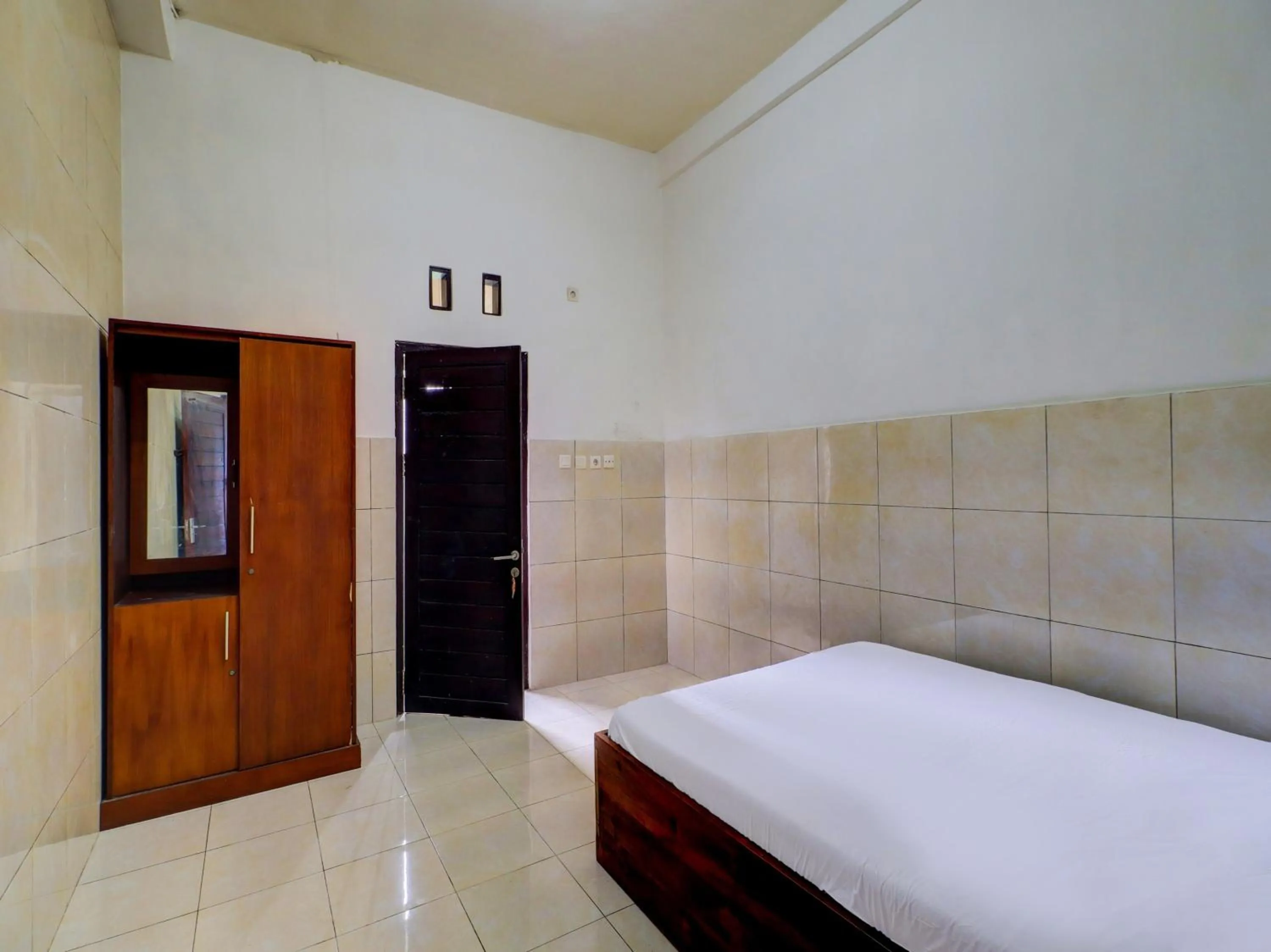 Bedroom, Bed in OYO Life 92841 Kos 88