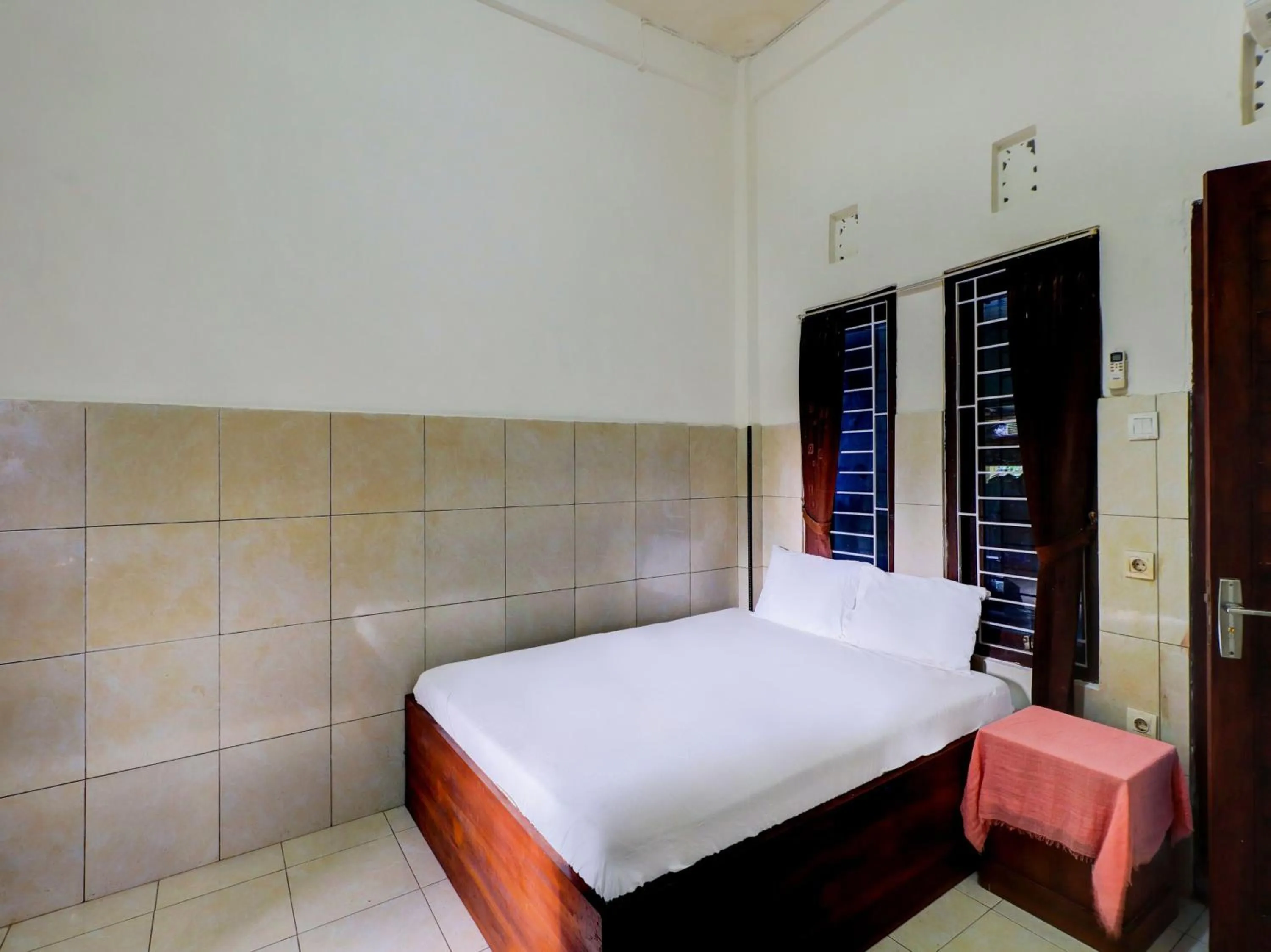 Bedroom, Bed in OYO Life 92841 Kos 88