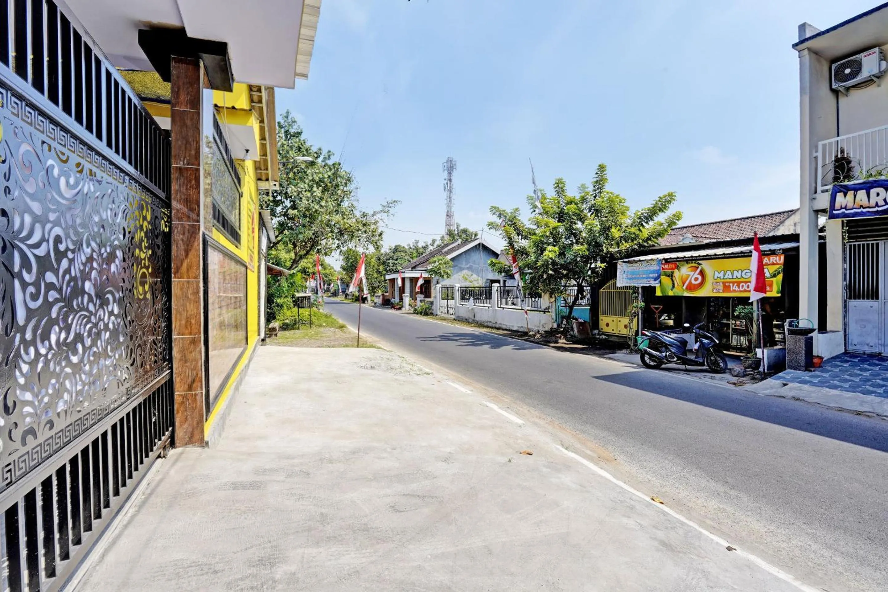 Facade/entrance in OYO Life 92920 Rumah Kost Azca