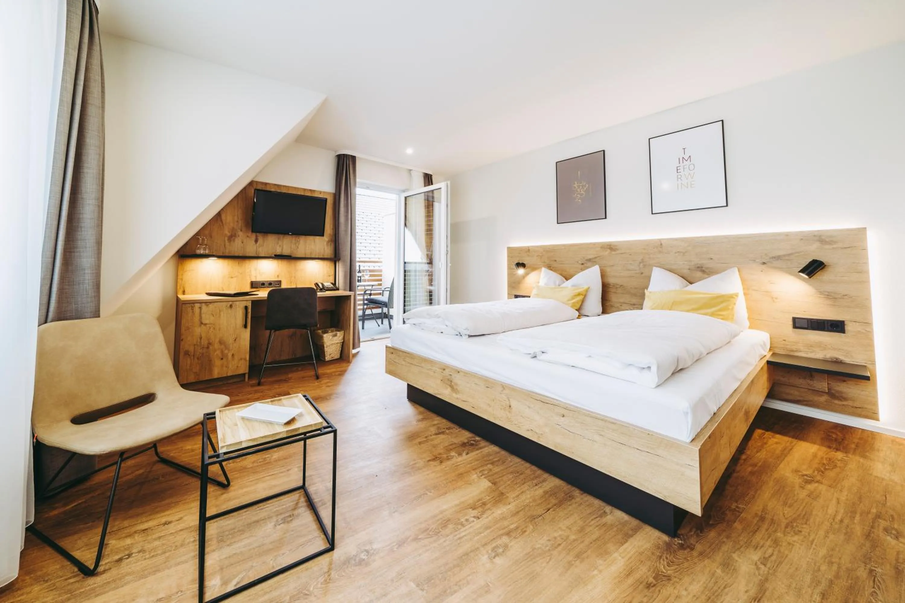 Photo of the whole room, Bed in Pflugwirts Hotel und Gasthaus