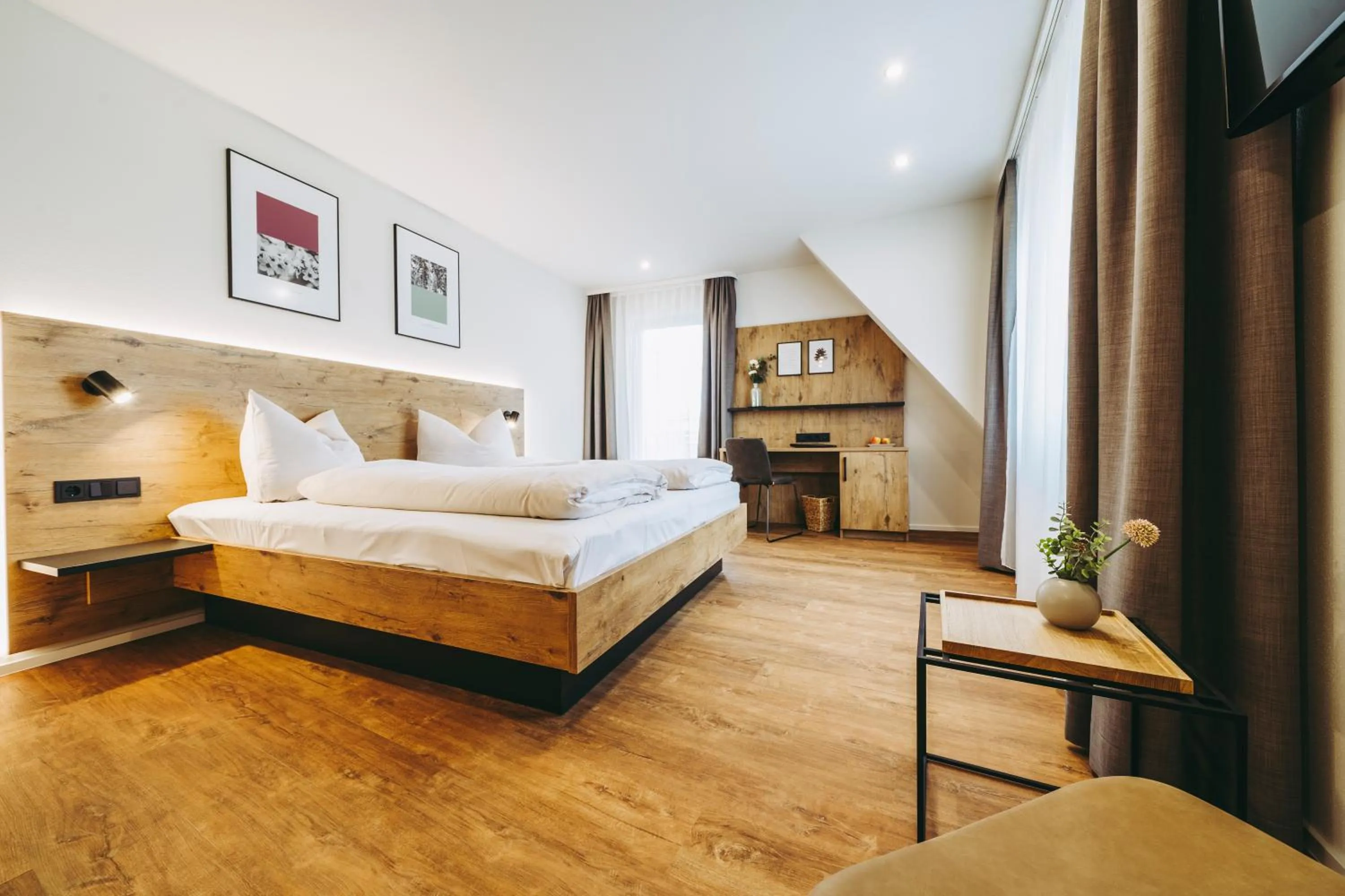 Photo of the whole room, Bed in Pflugwirts Hotel und Gasthaus