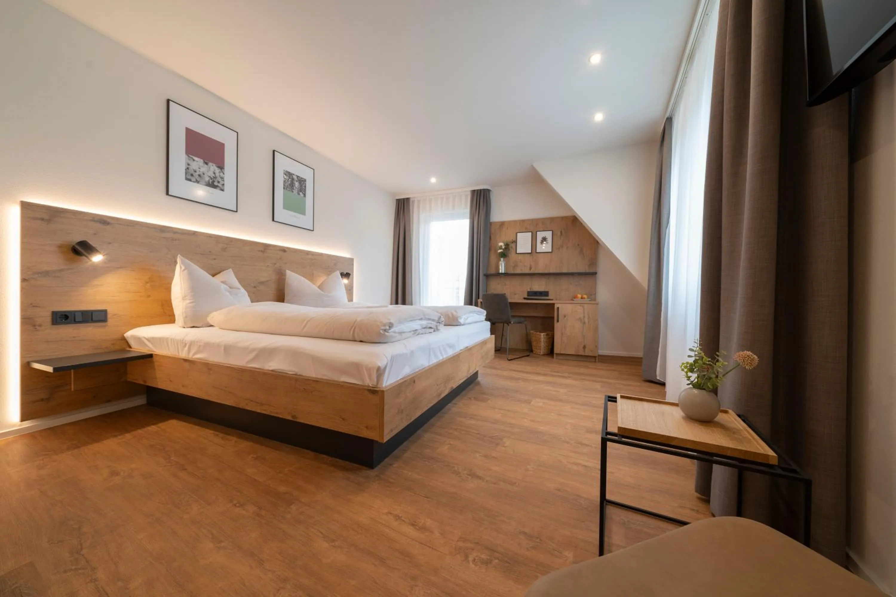 Photo of the whole room, Bed in Pflugwirts Hotel und Gasthaus