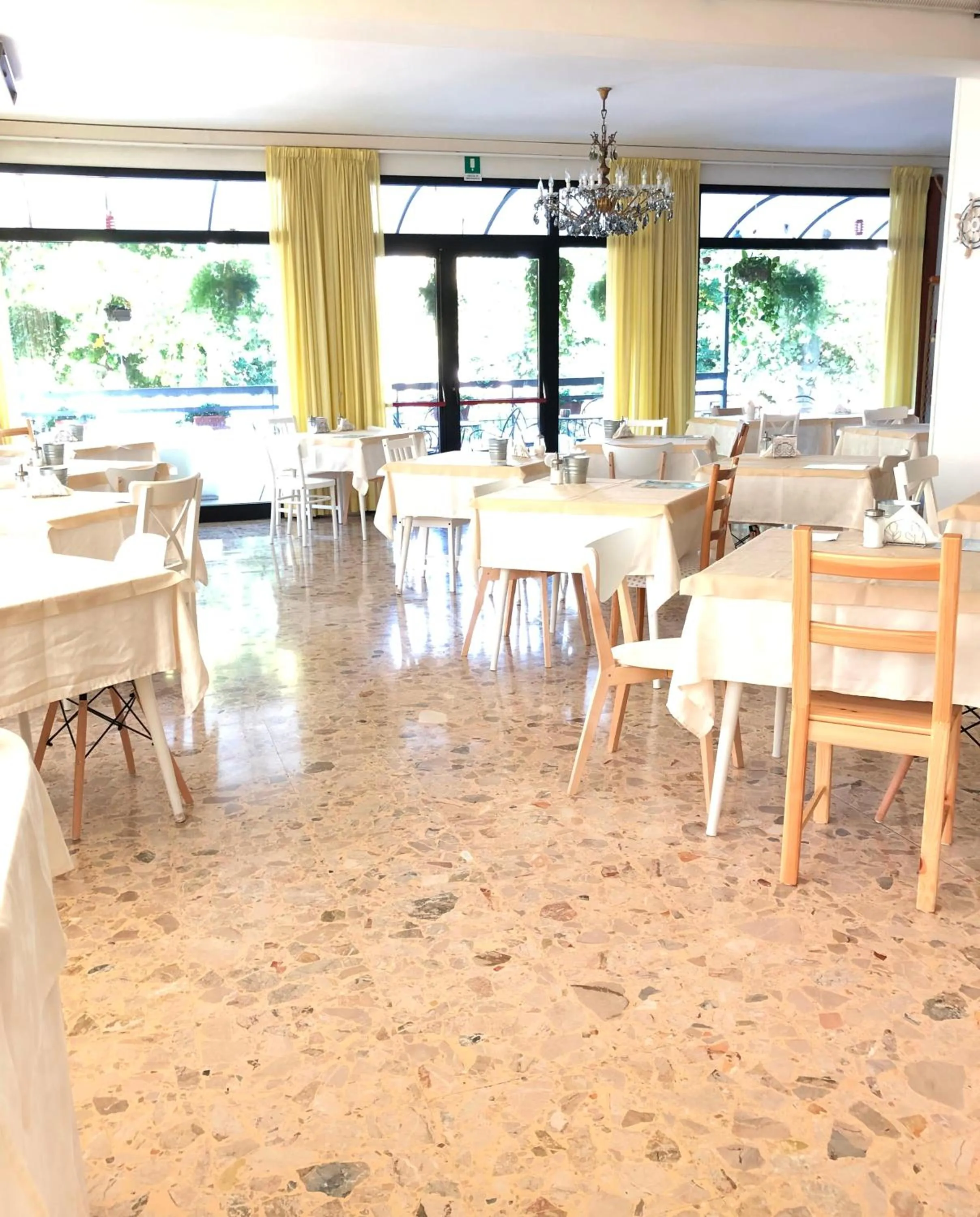 Restaurant/places to eat in Hotel Lux