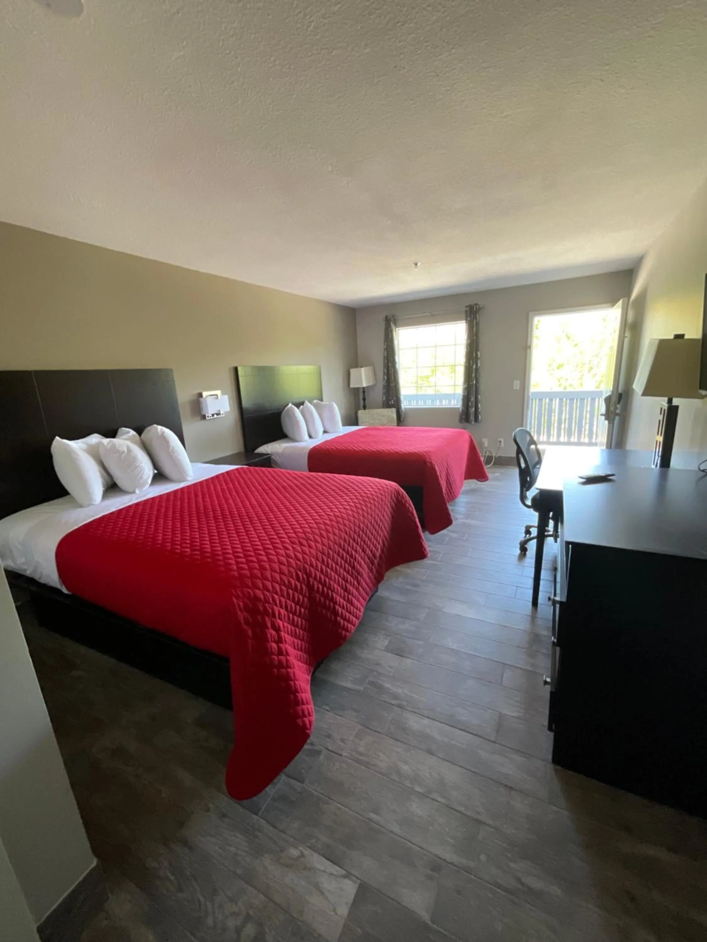 Bedroom, Bed in SUNSET INN