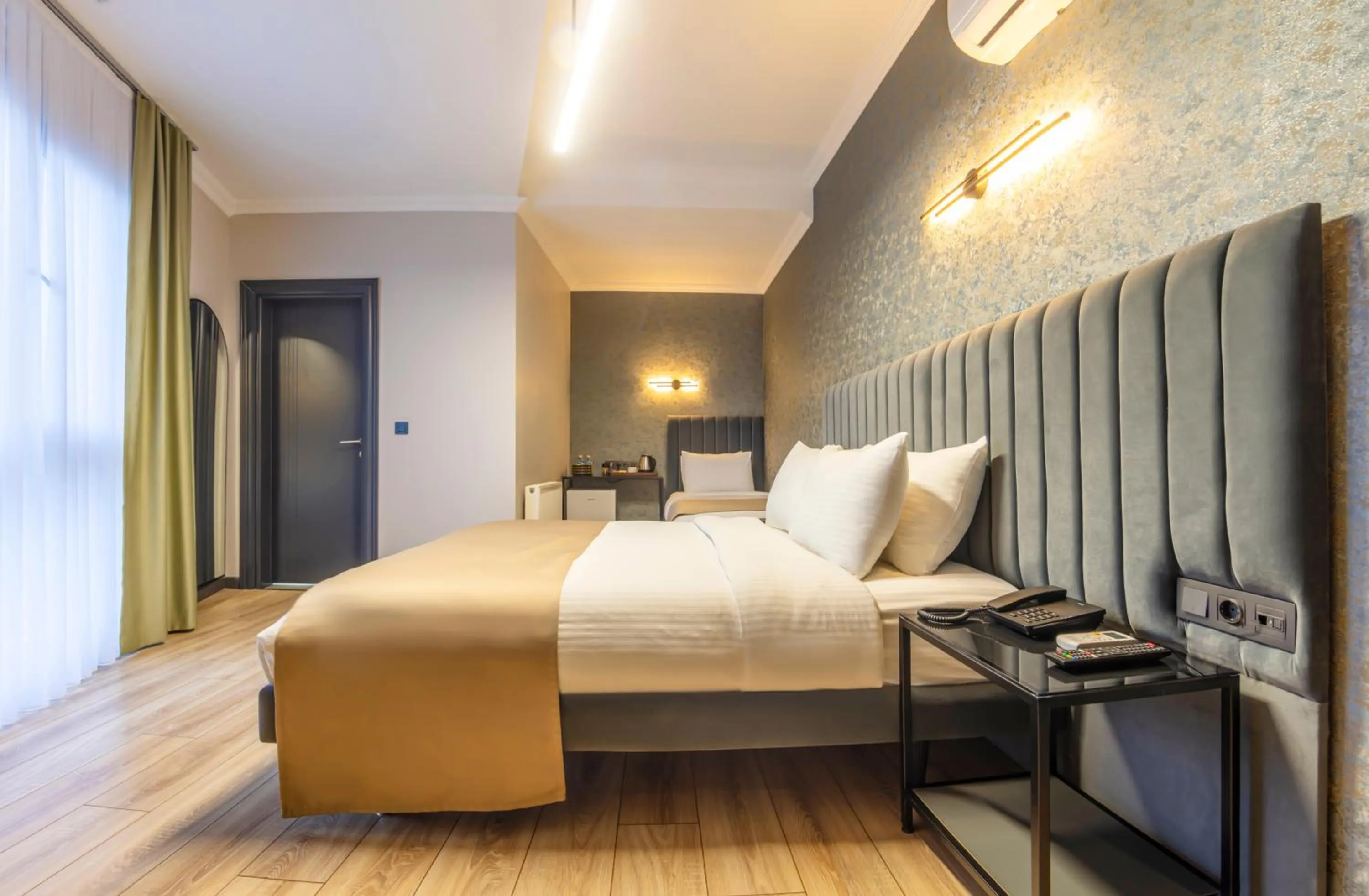 Bedroom, Bed in Lenora Airport Hotel