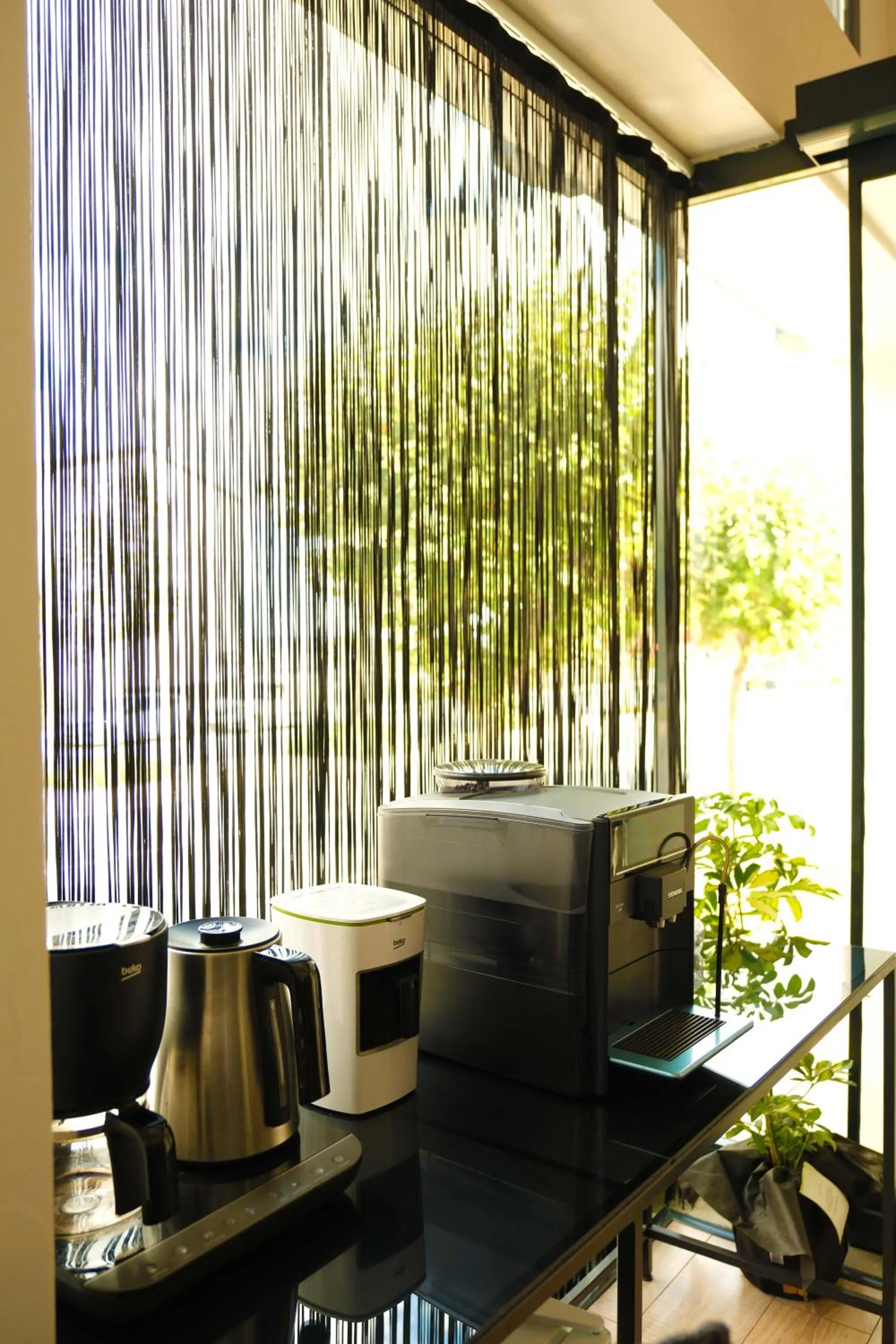 Coffee/tea facilities in Lenora Airport Hotel