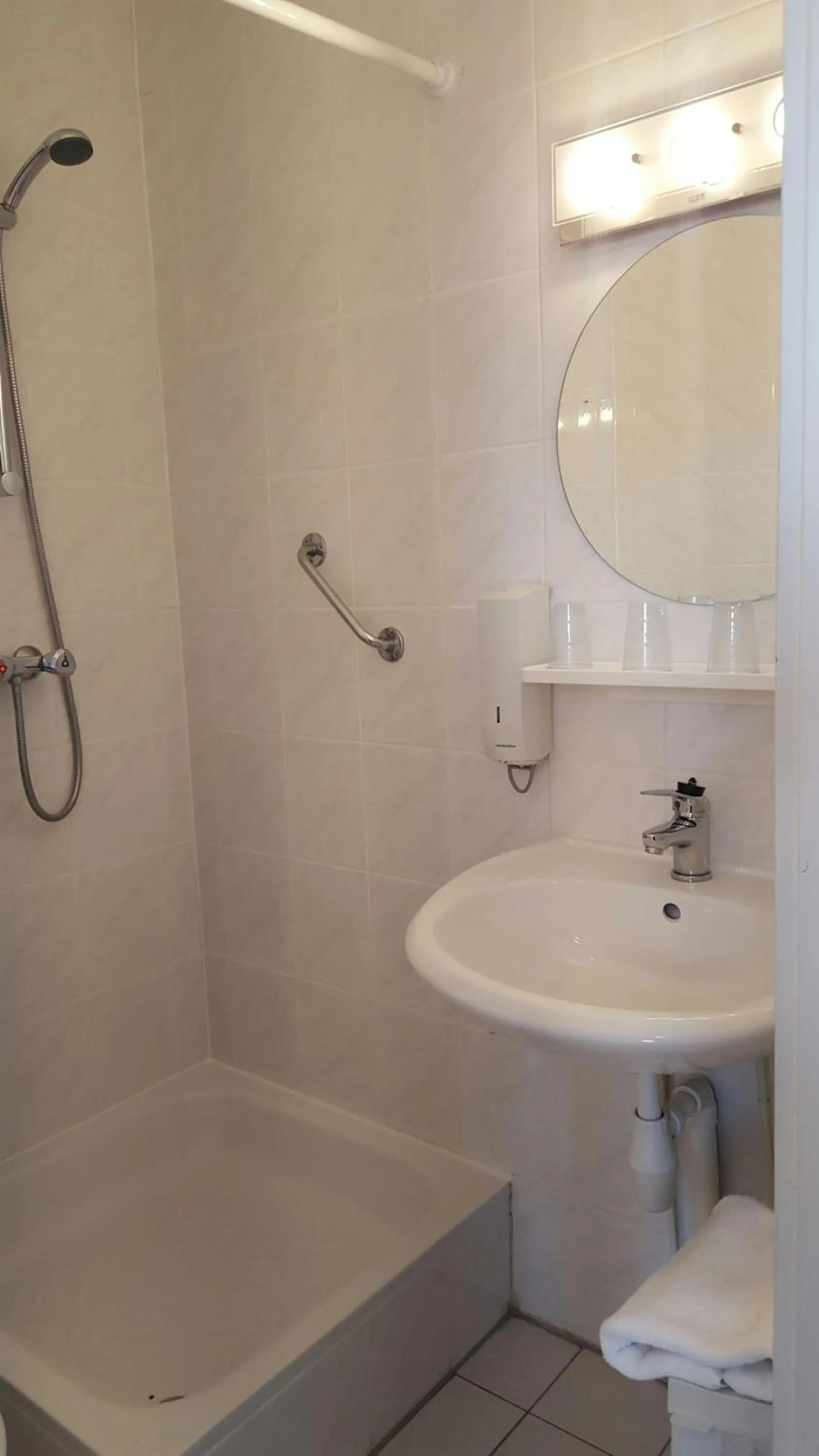 Bathroom in Hotel Dupuis