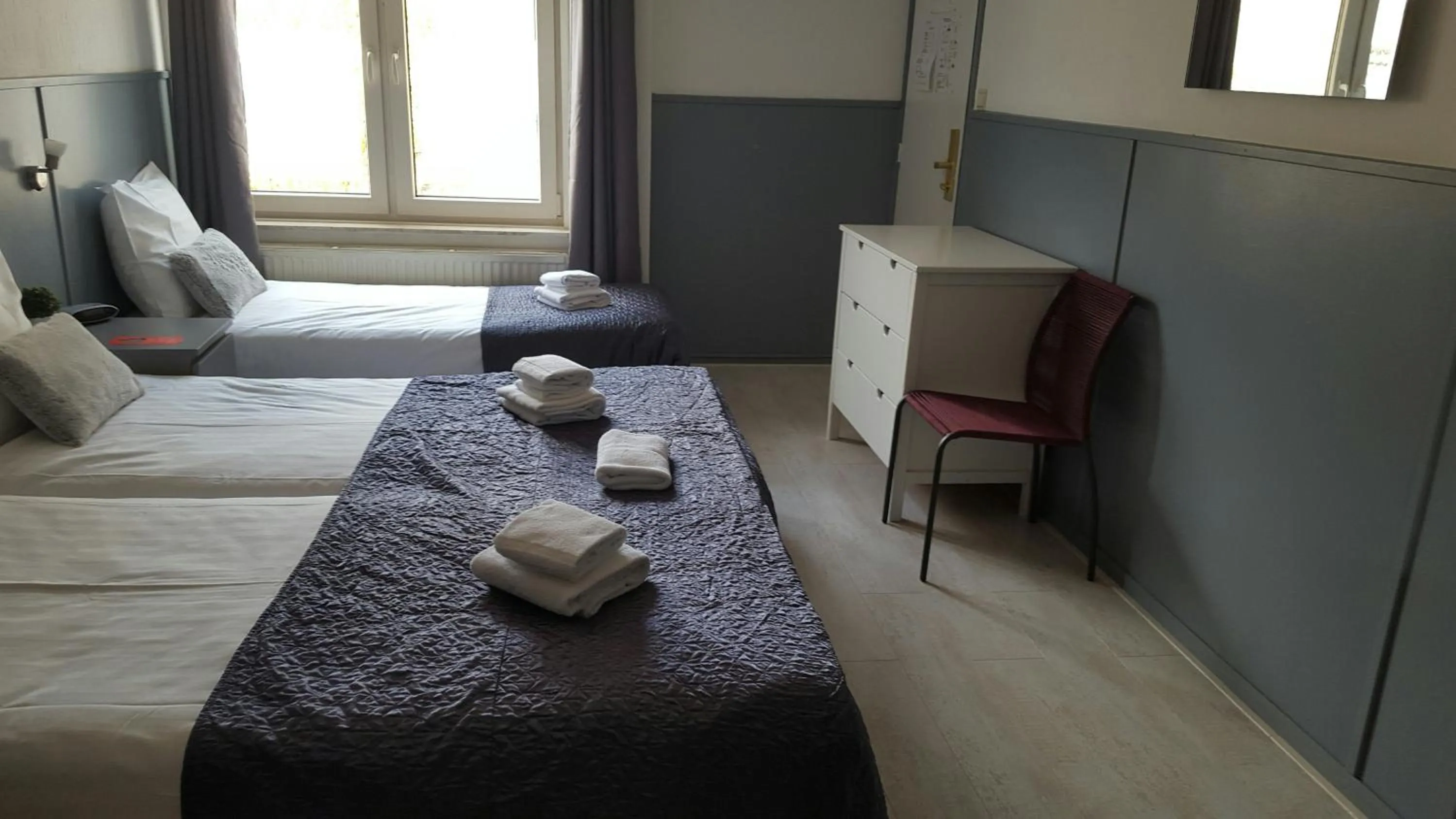 Day, Bed in Hotel Dupuis