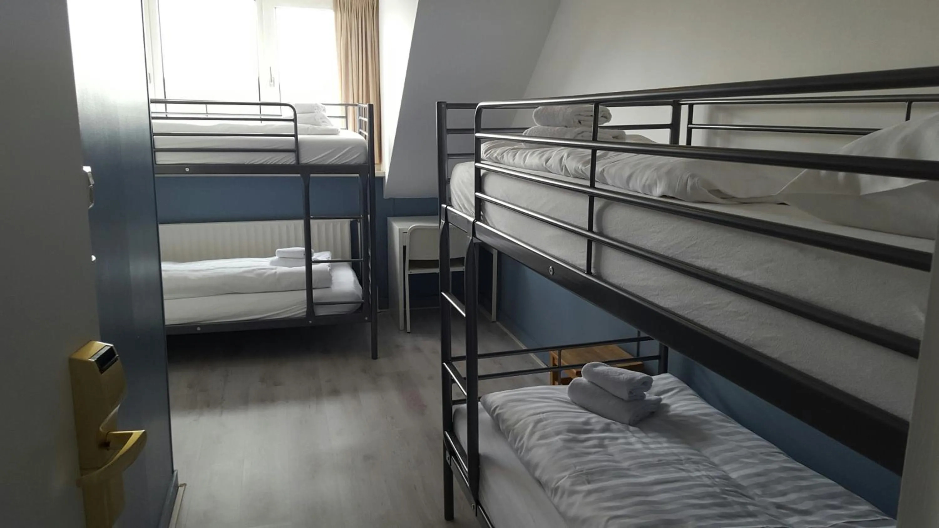 Day, Bed in Hotel Dupuis