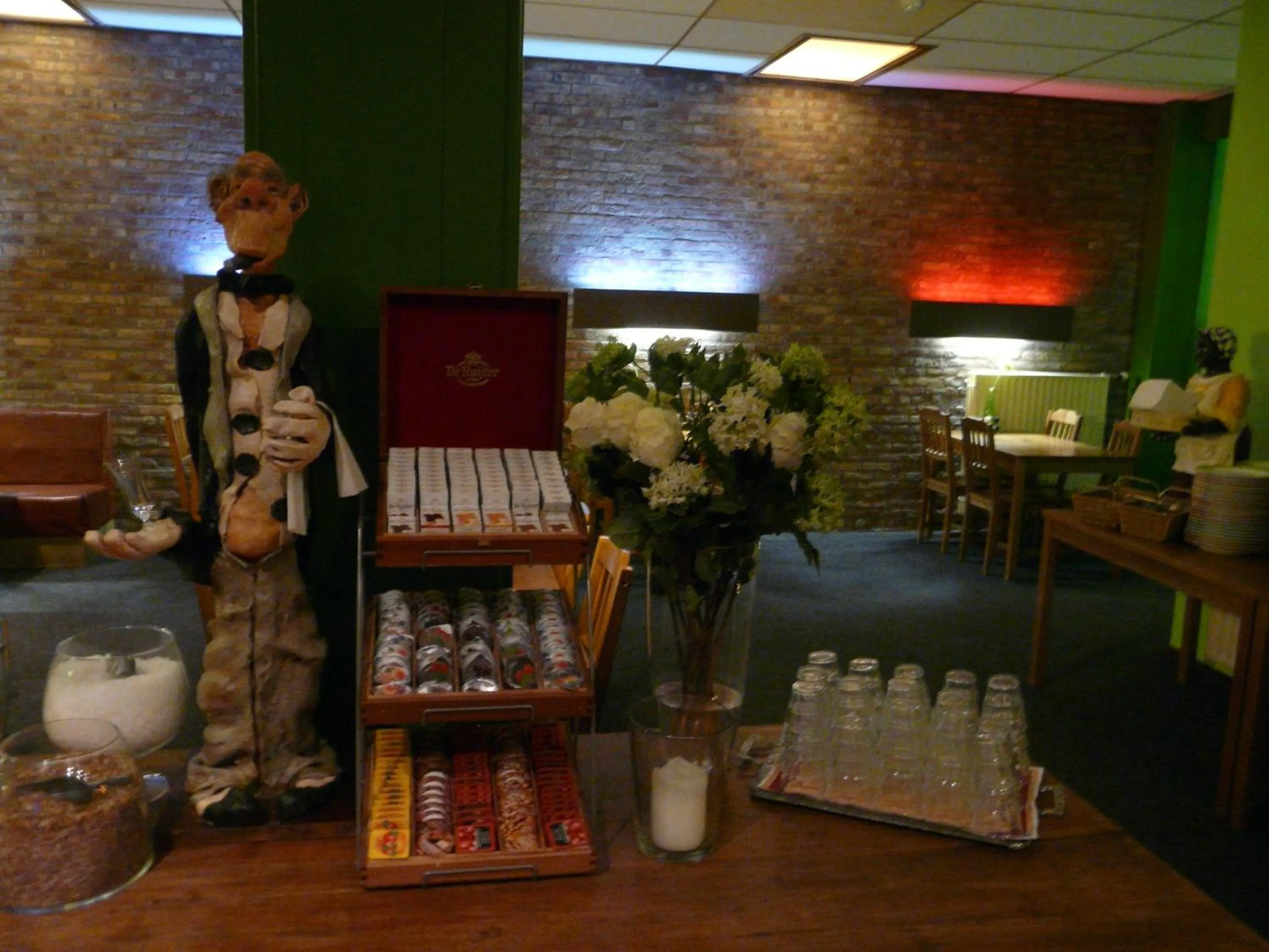 Restaurant/places to eat in Hotel Dupuis