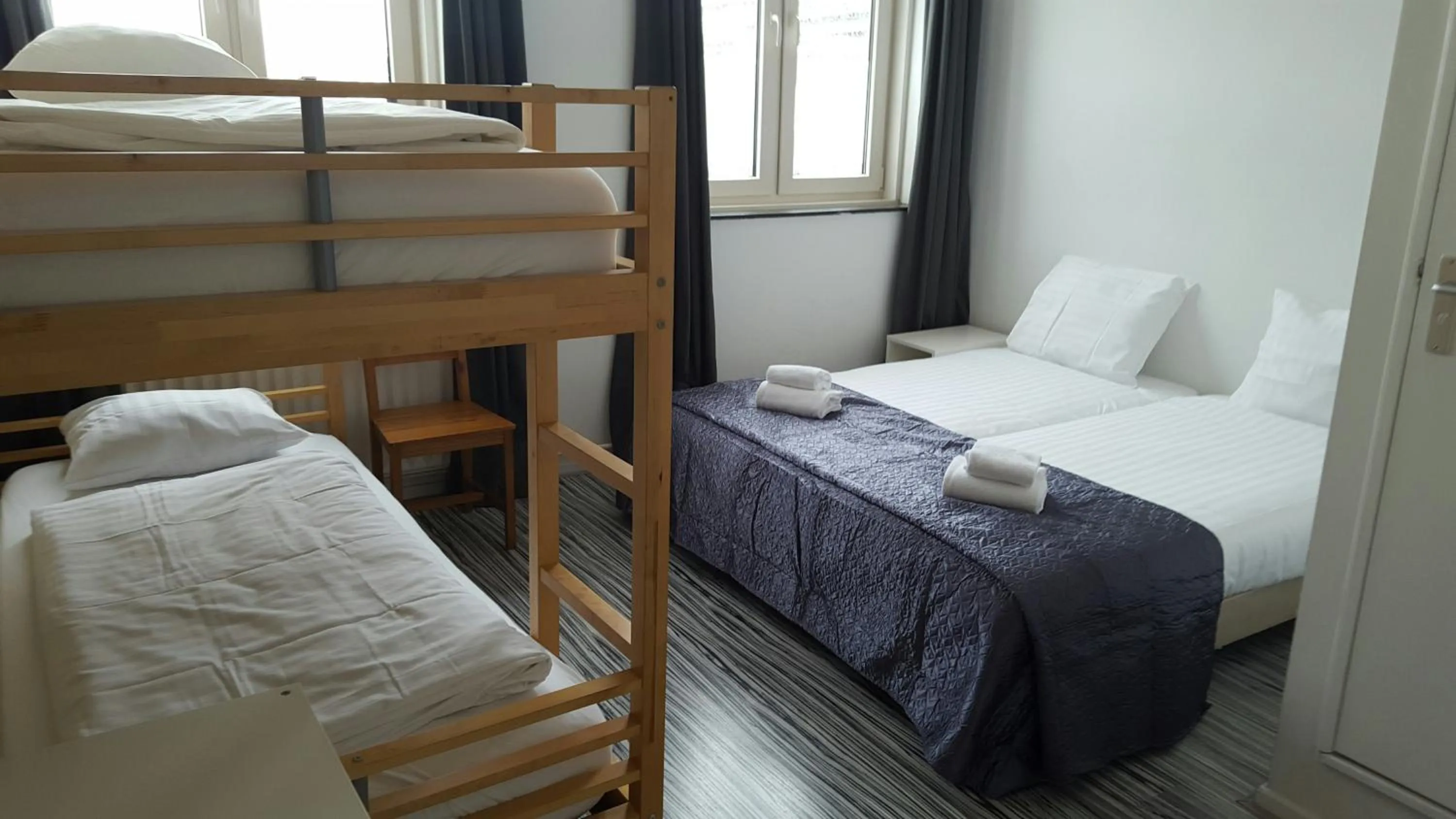 Day, Bed in Hotel Dupuis