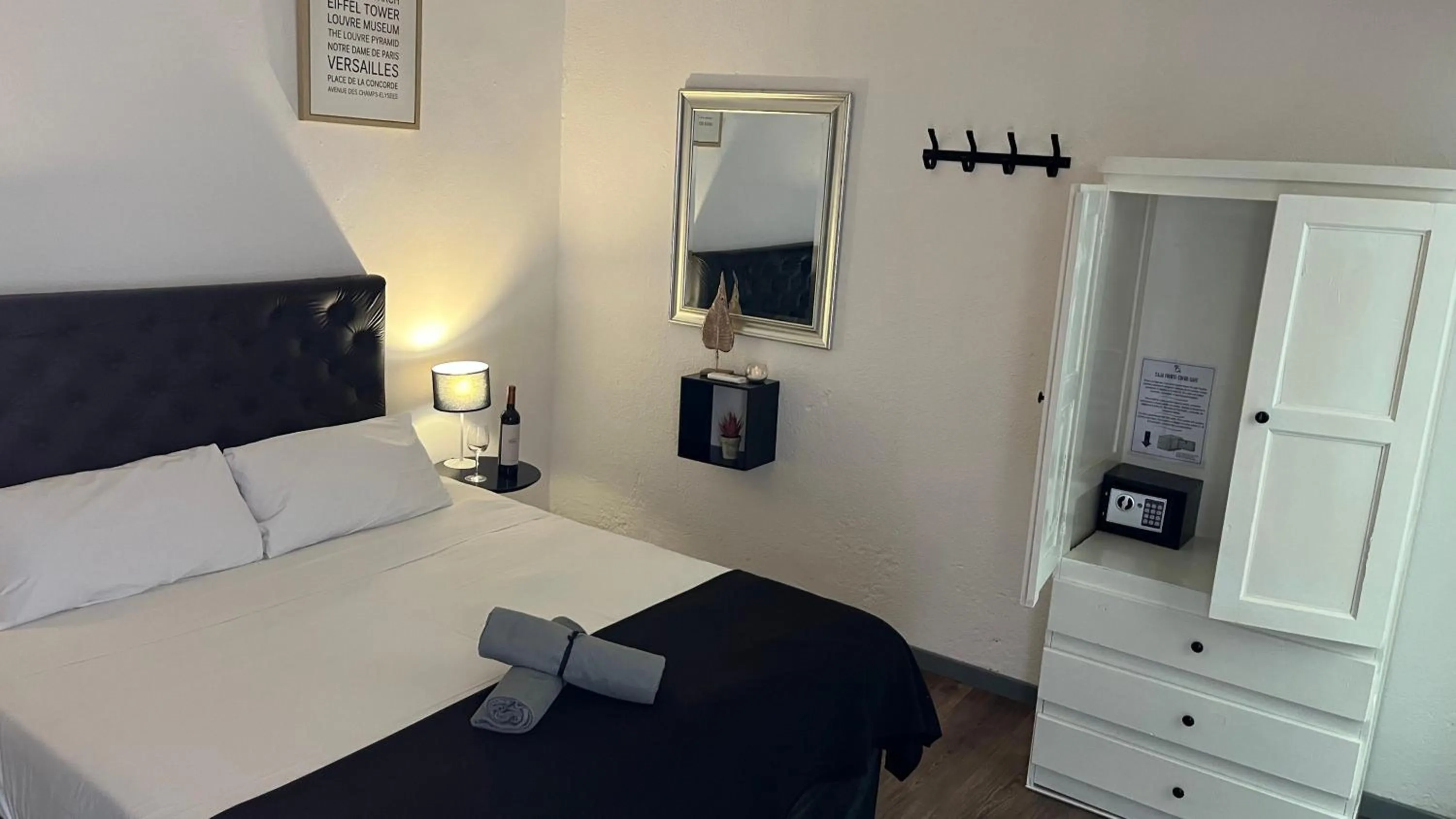 Bedroom, Bed in PH Palermo Hostel