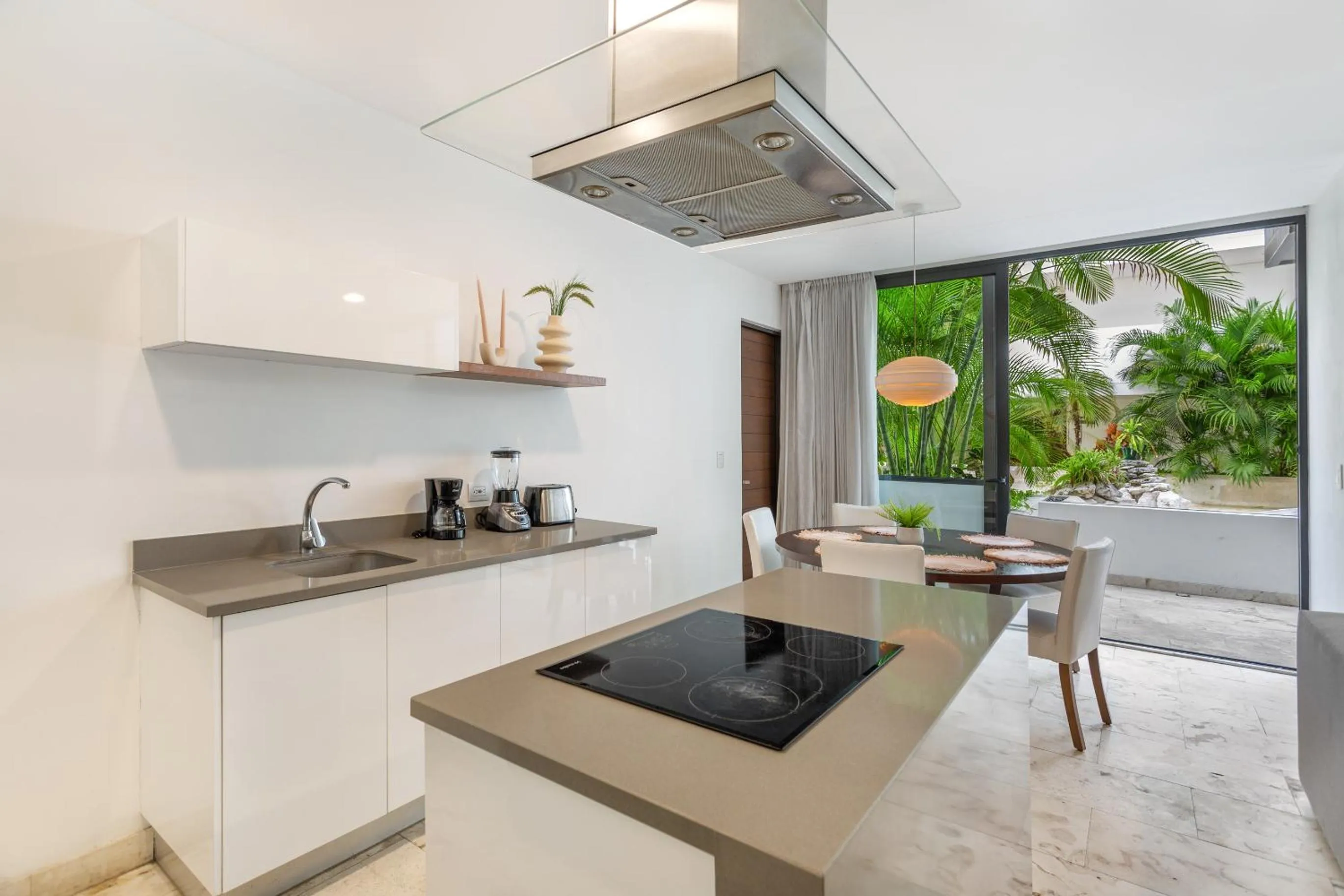 Kitchen/Kitchenette in Anah Luxury Condos