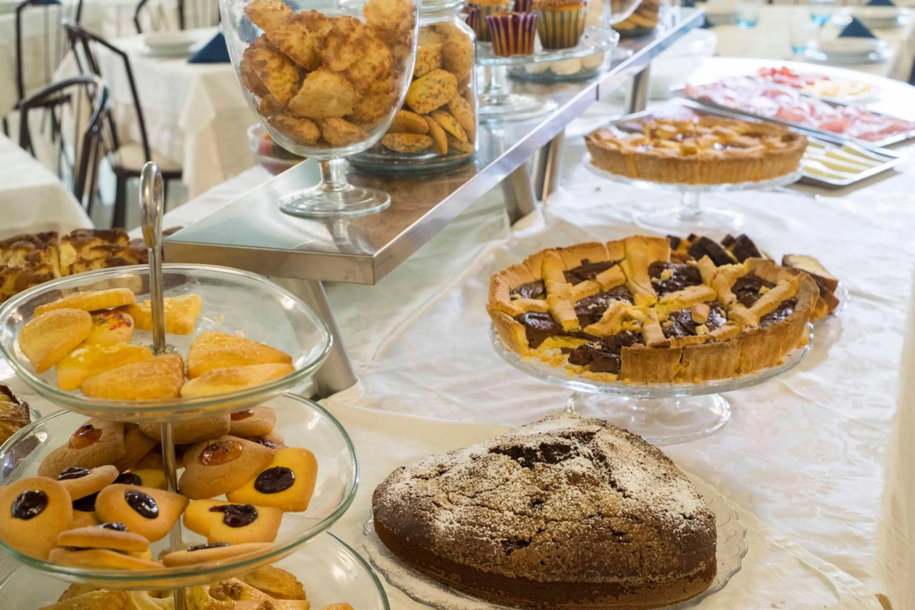 Buffet breakfast in Hotel Ricchi