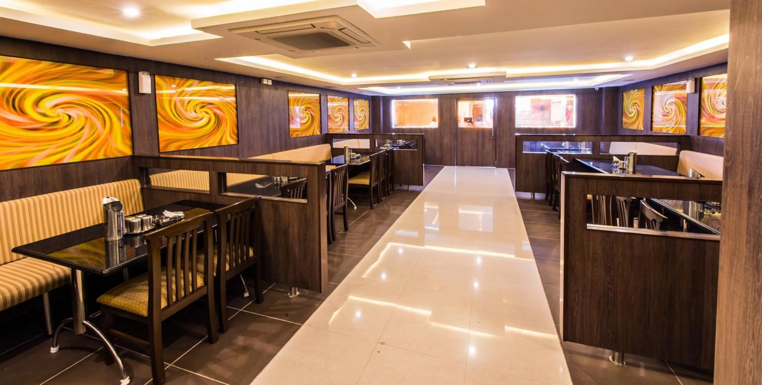 Restaurant/places to eat in Plaza Hotel Trichy