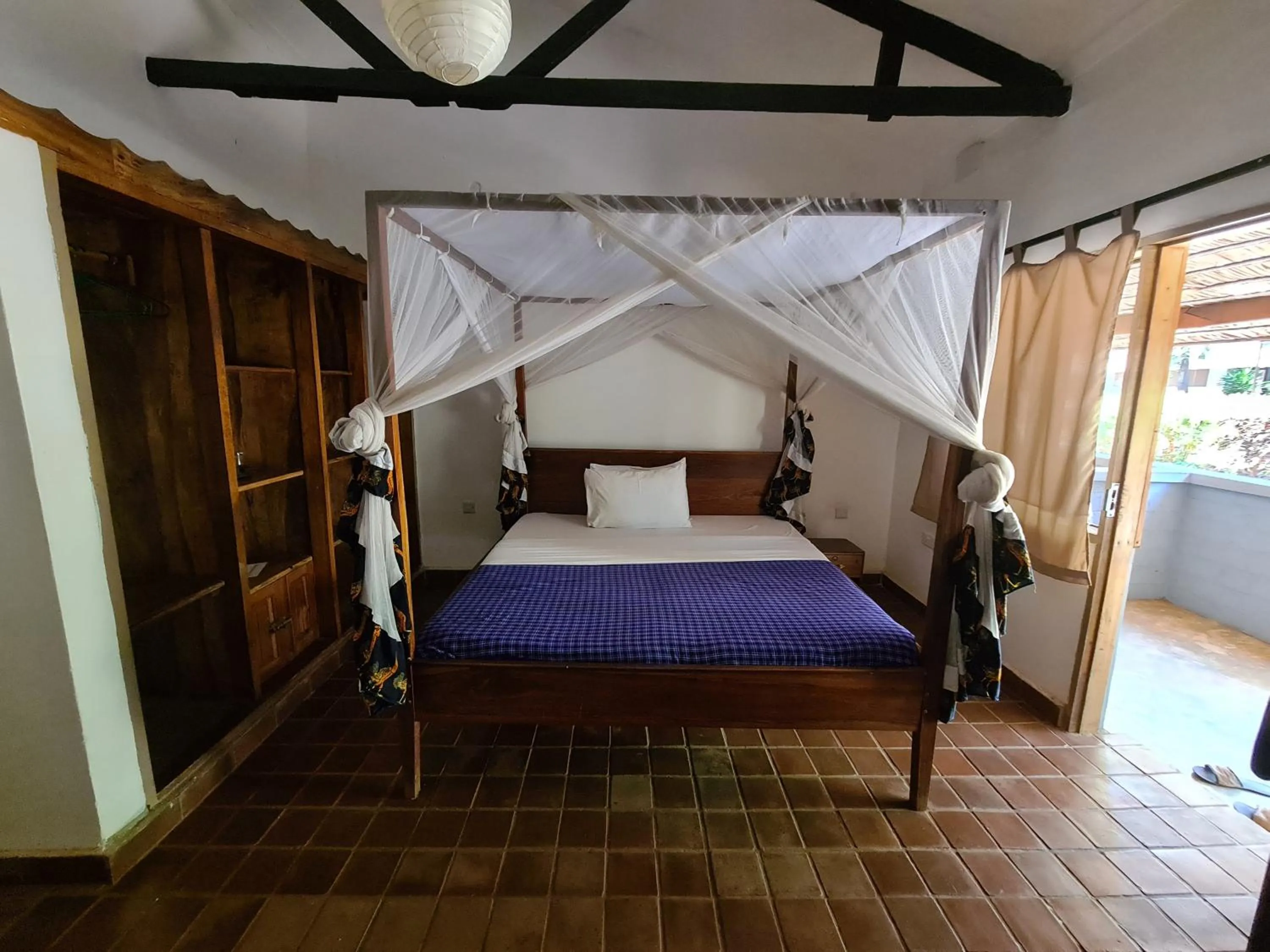 Bedroom, Bed in Honey Badger Lodge