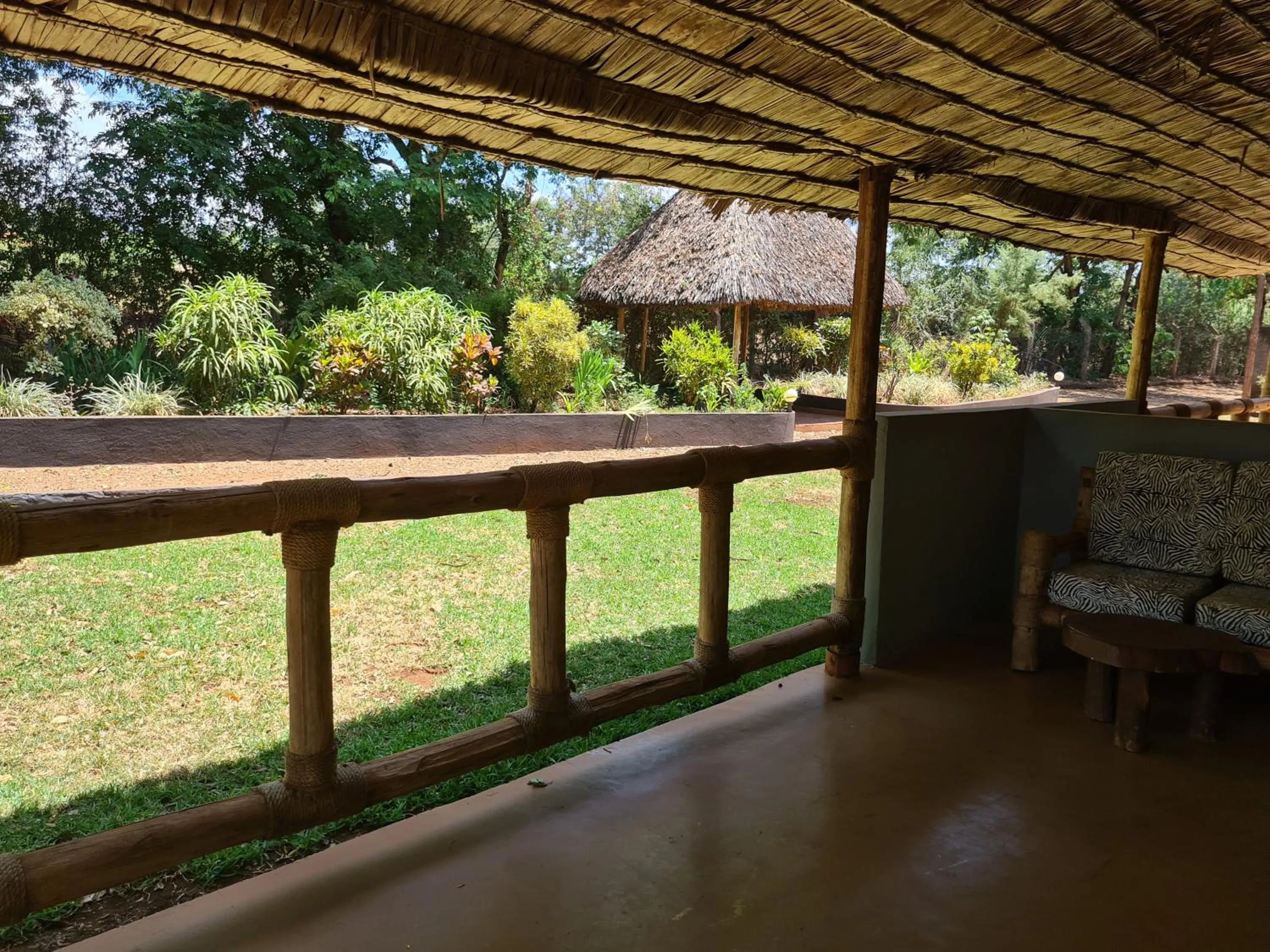 Lounge or bar in Honey Badger Lodge