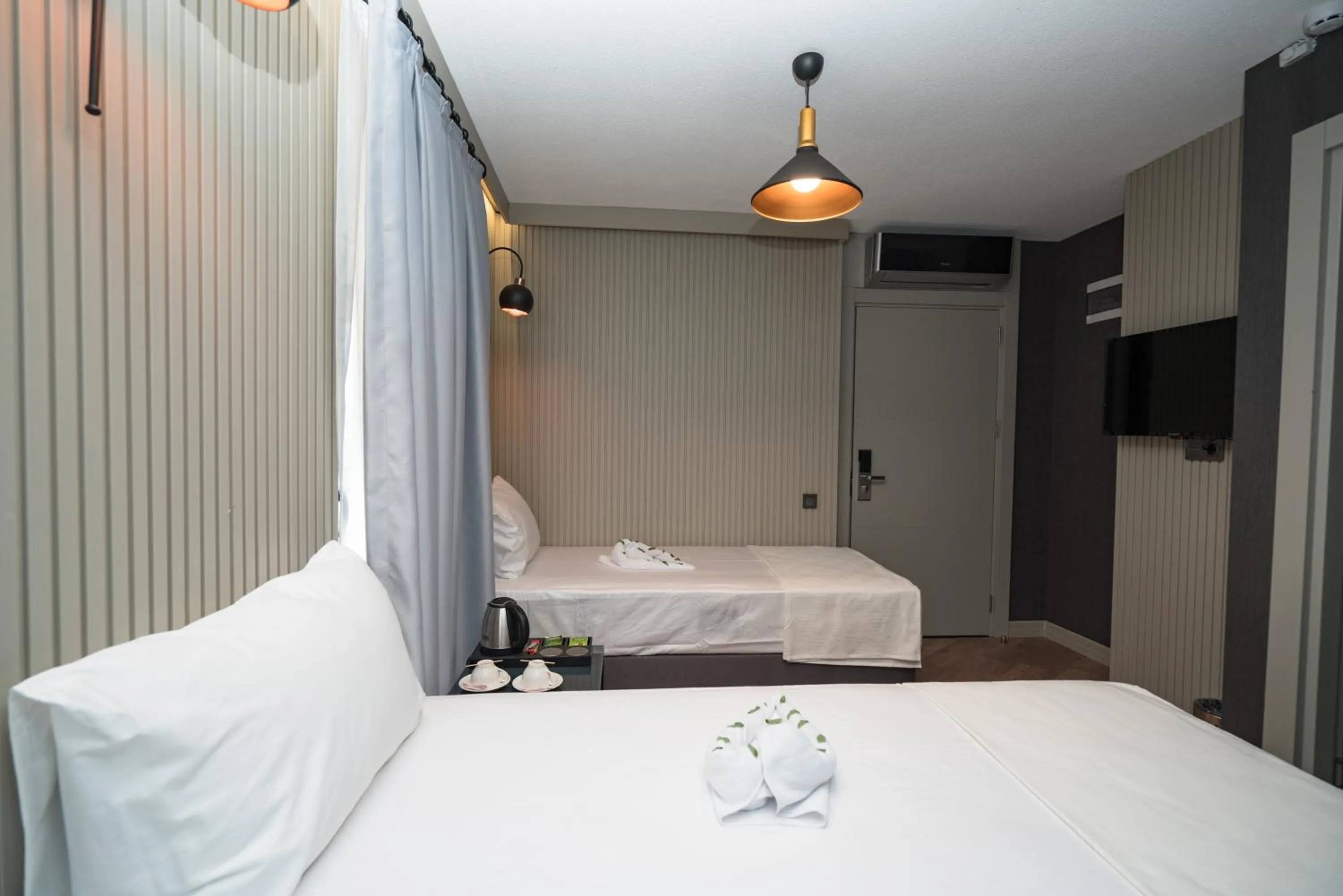 Photo of the whole room, Bed in Basel Hotel