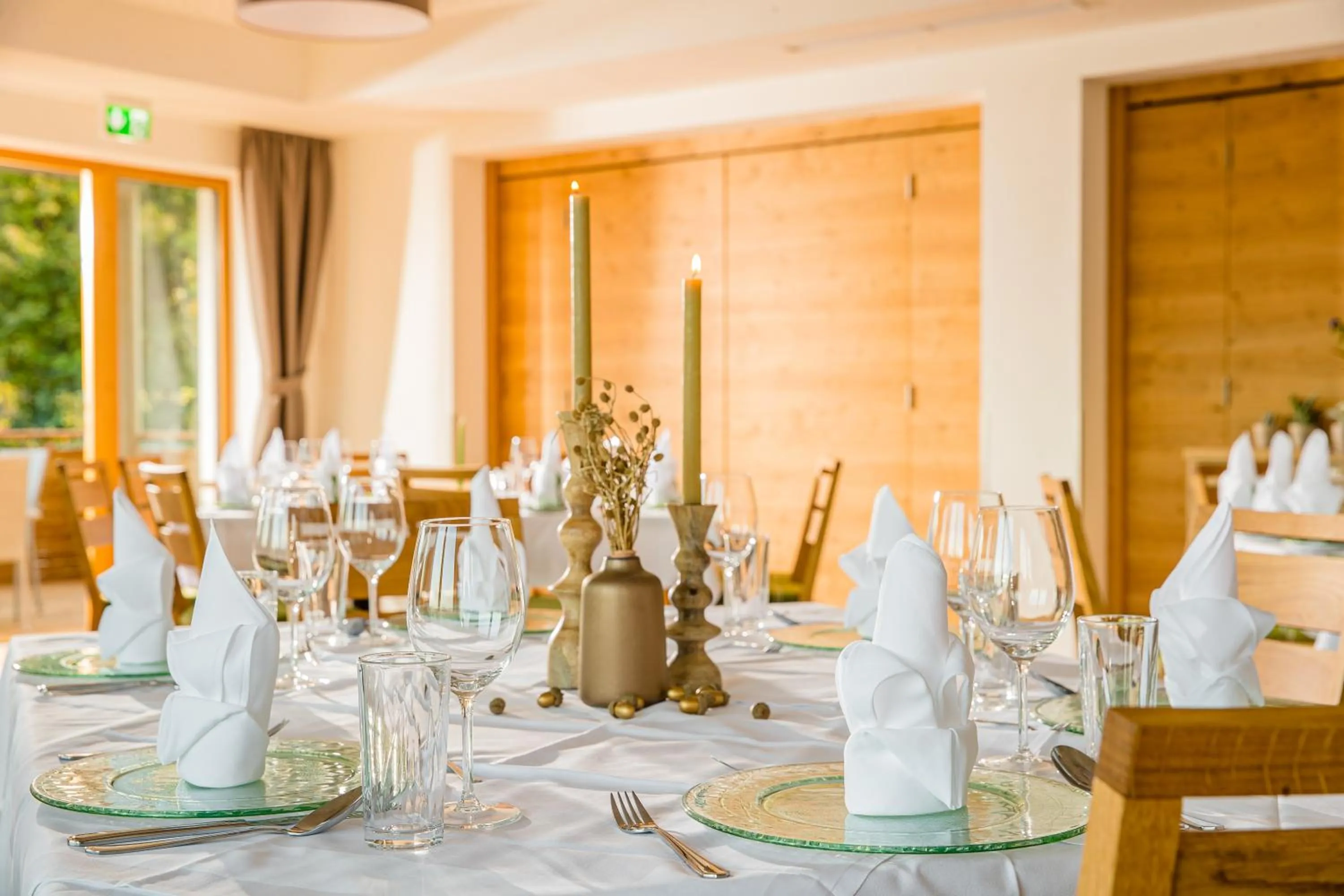 Restaurant/places to eat in Der Almblick