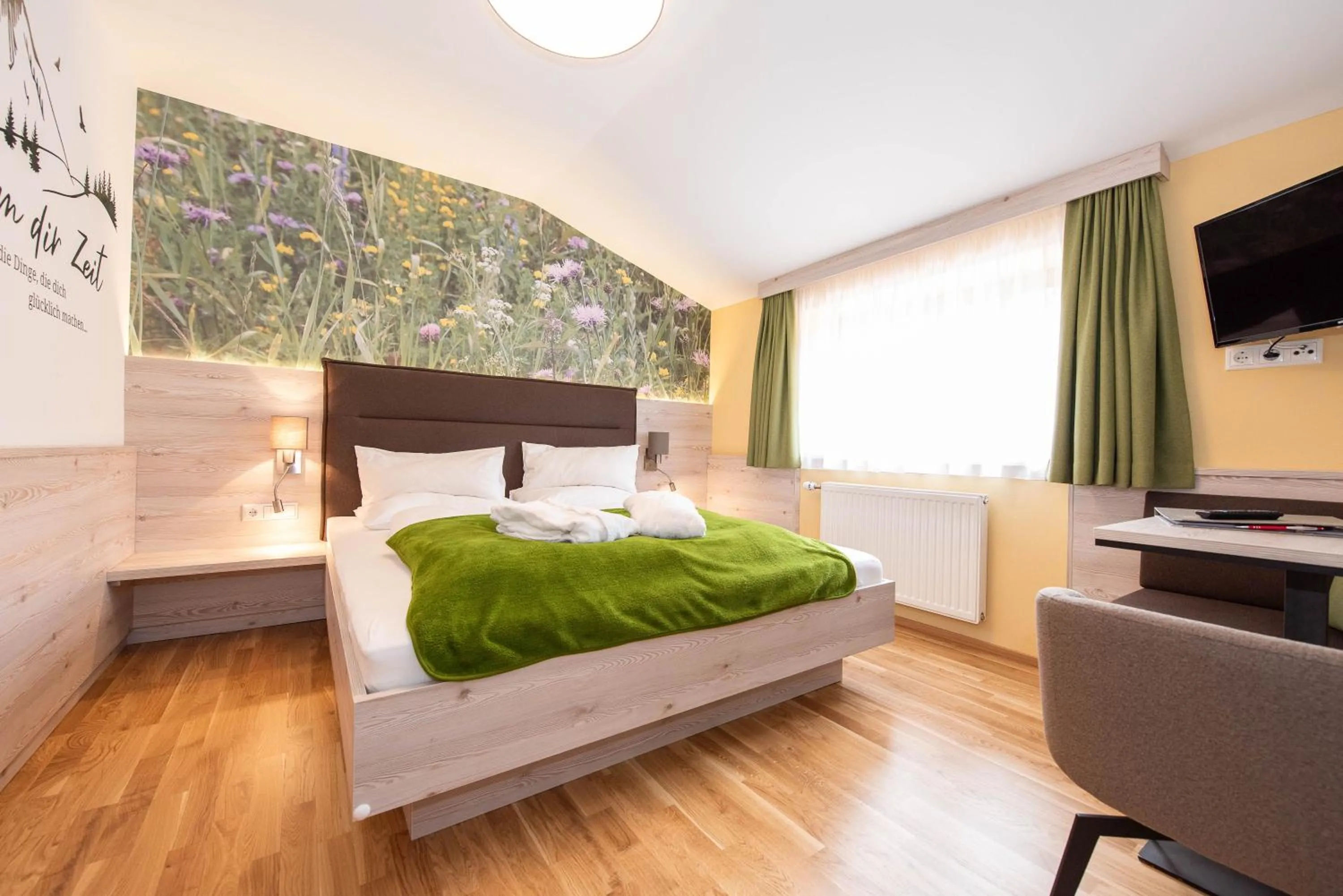 Photo of the whole room, Bed in Der Almblick