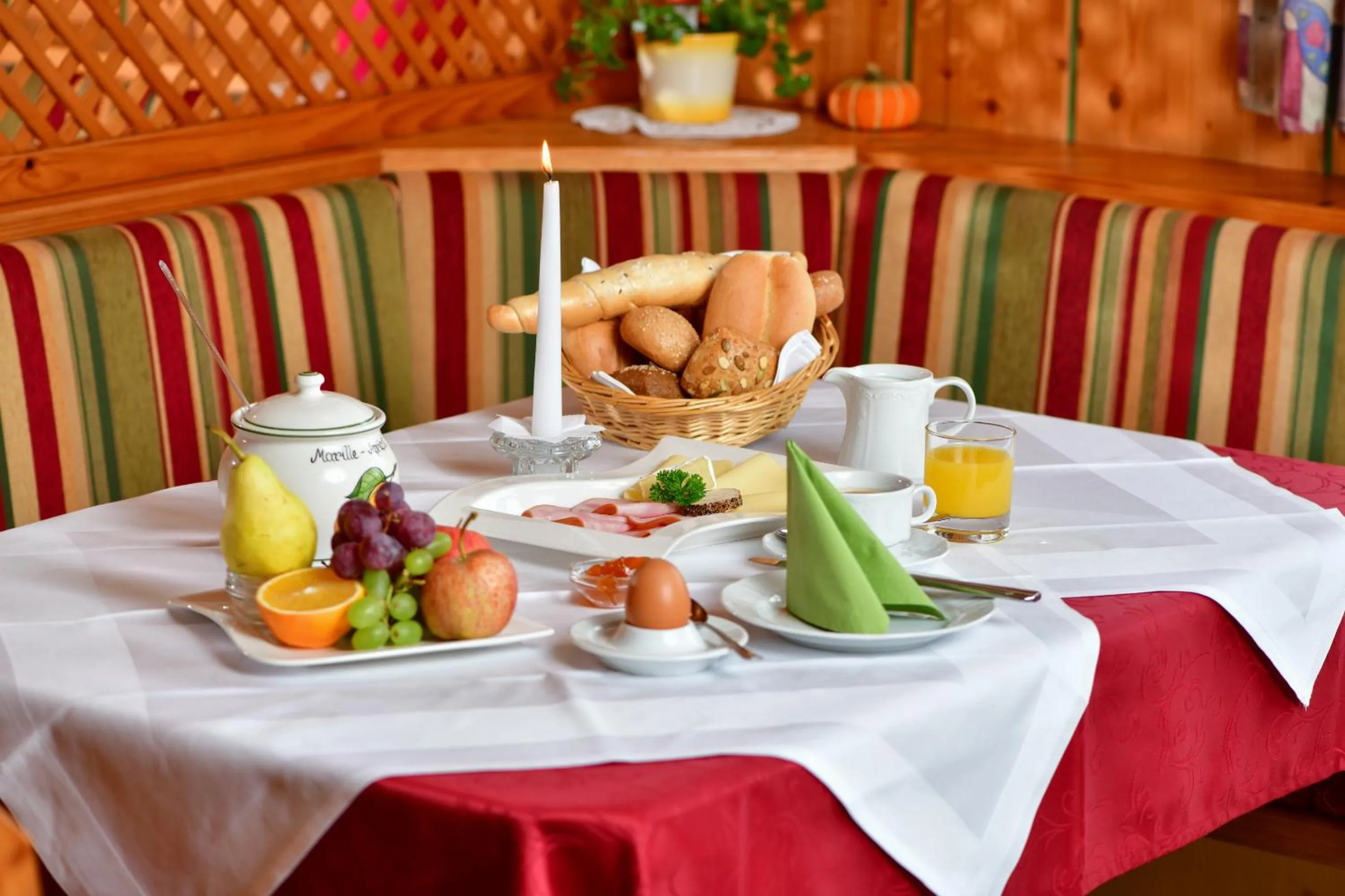 Buffet breakfast in Der Almblick