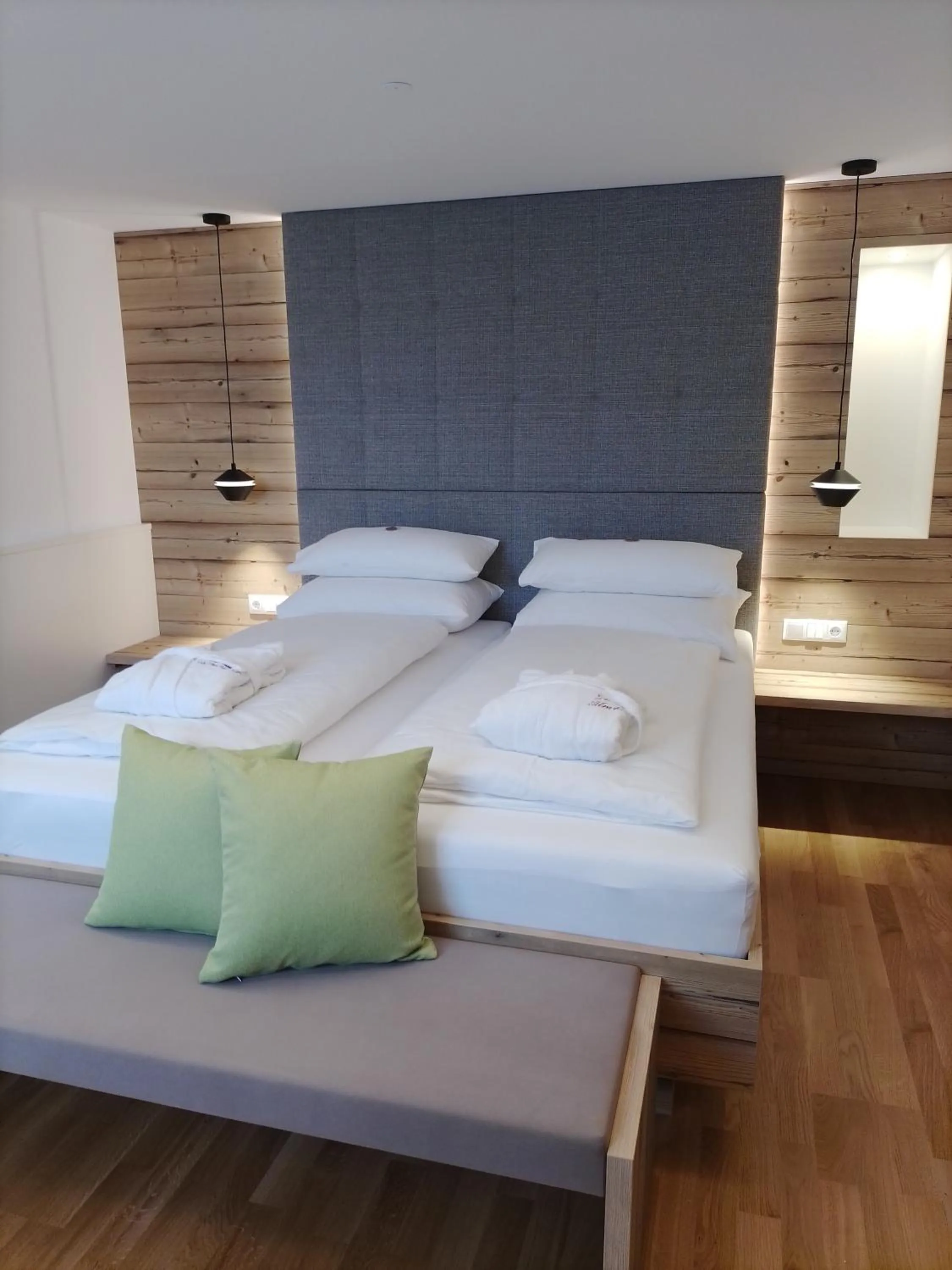 Photo of the whole room, Bed in Der Almblick