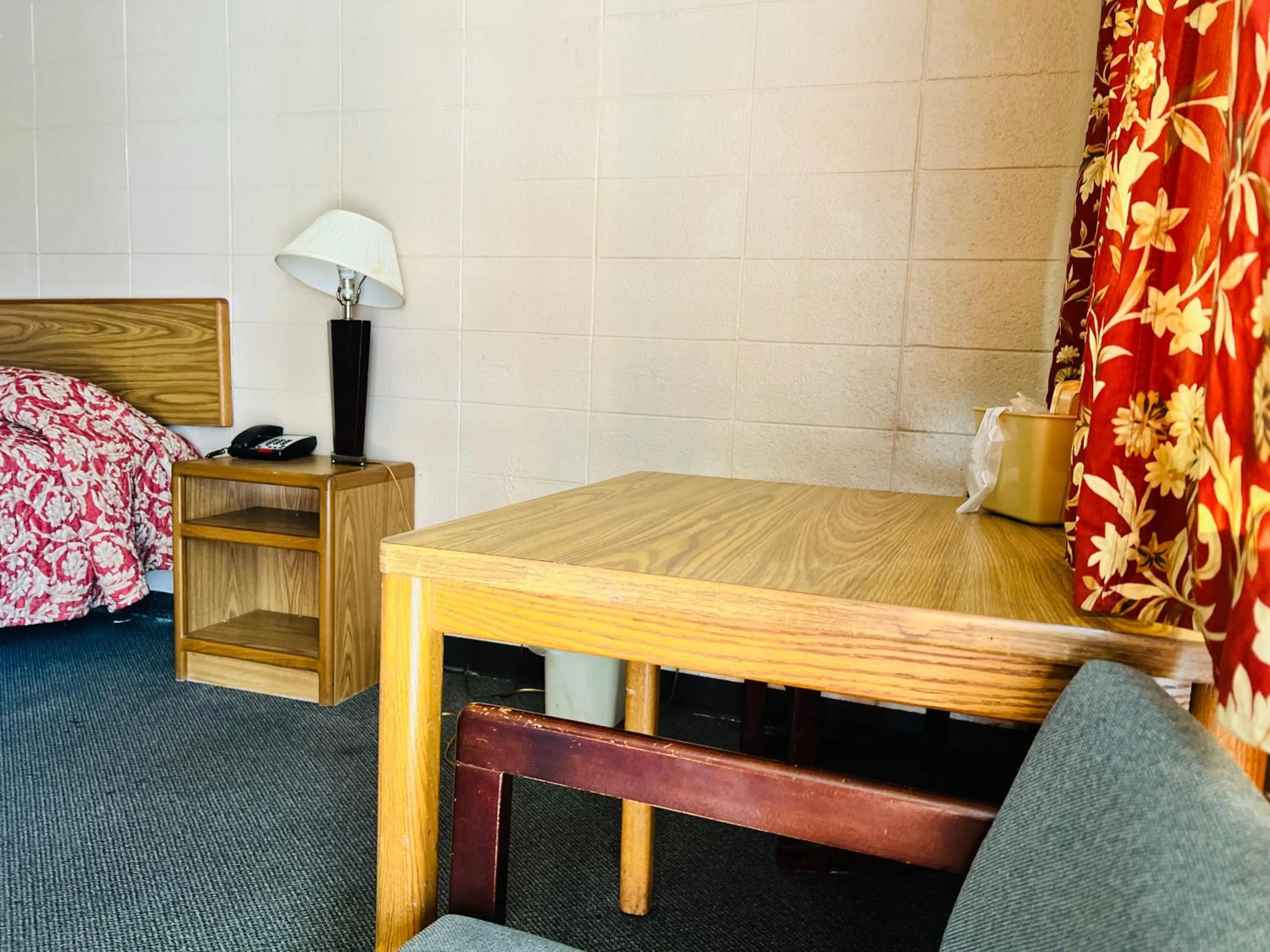 Bedroom in Clayton House Motel