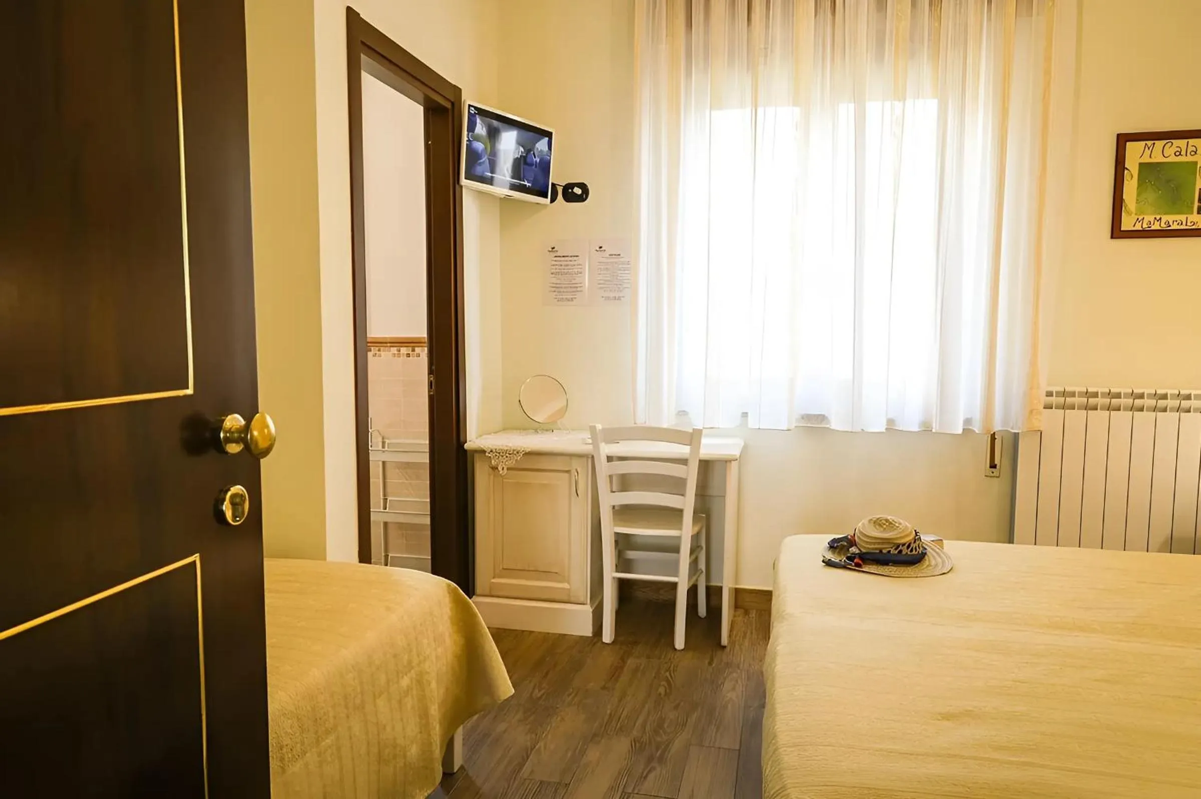 Bedroom, Bed in Mamaral