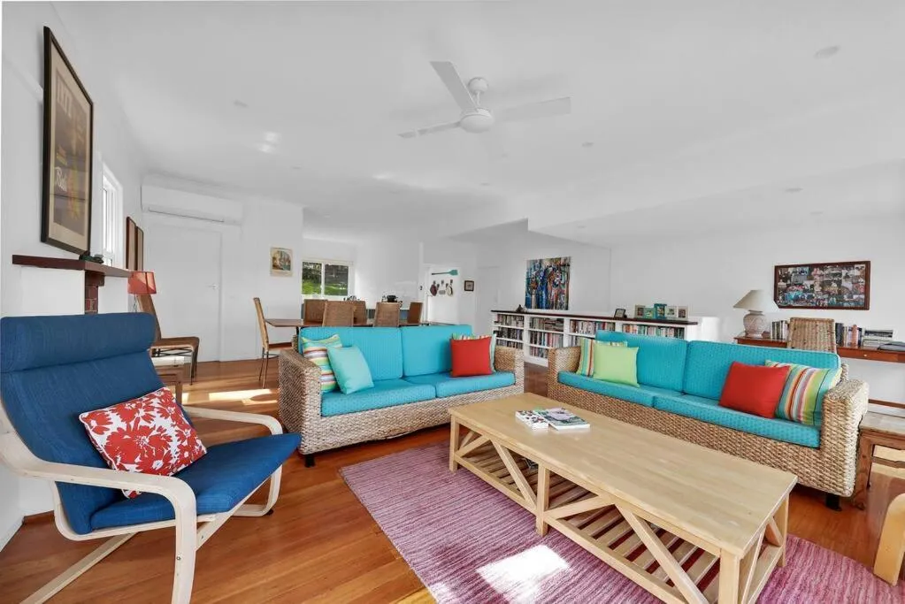 Living room in Blue on Collins