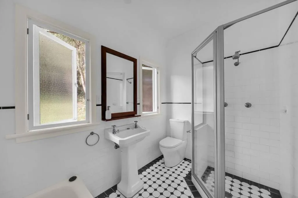 Shower in Blue on Collins