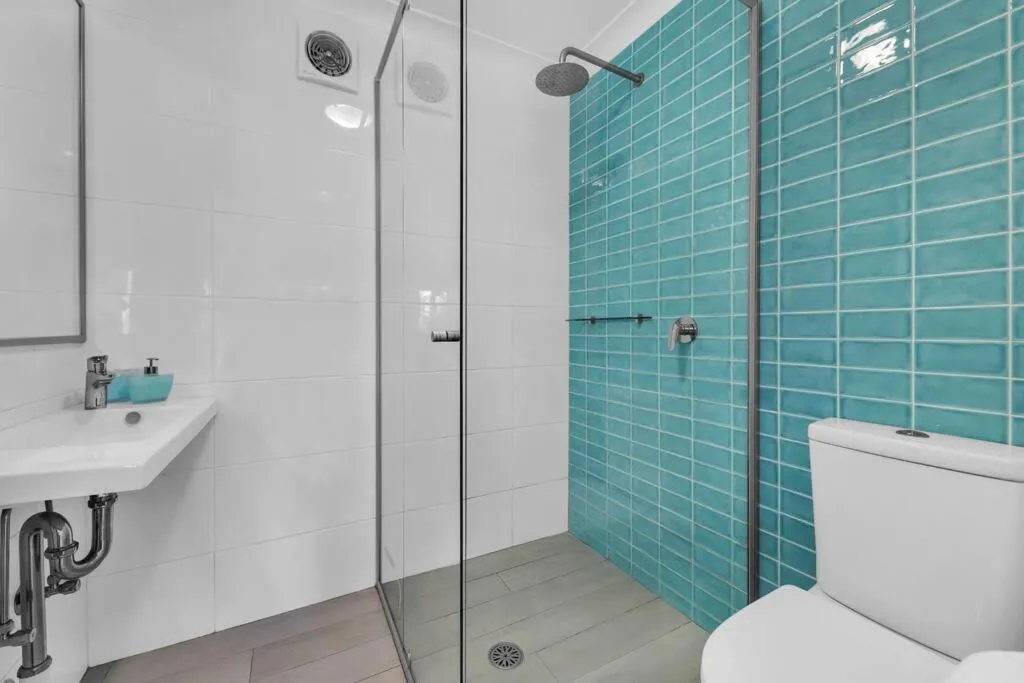 Shower in Blue on Collins